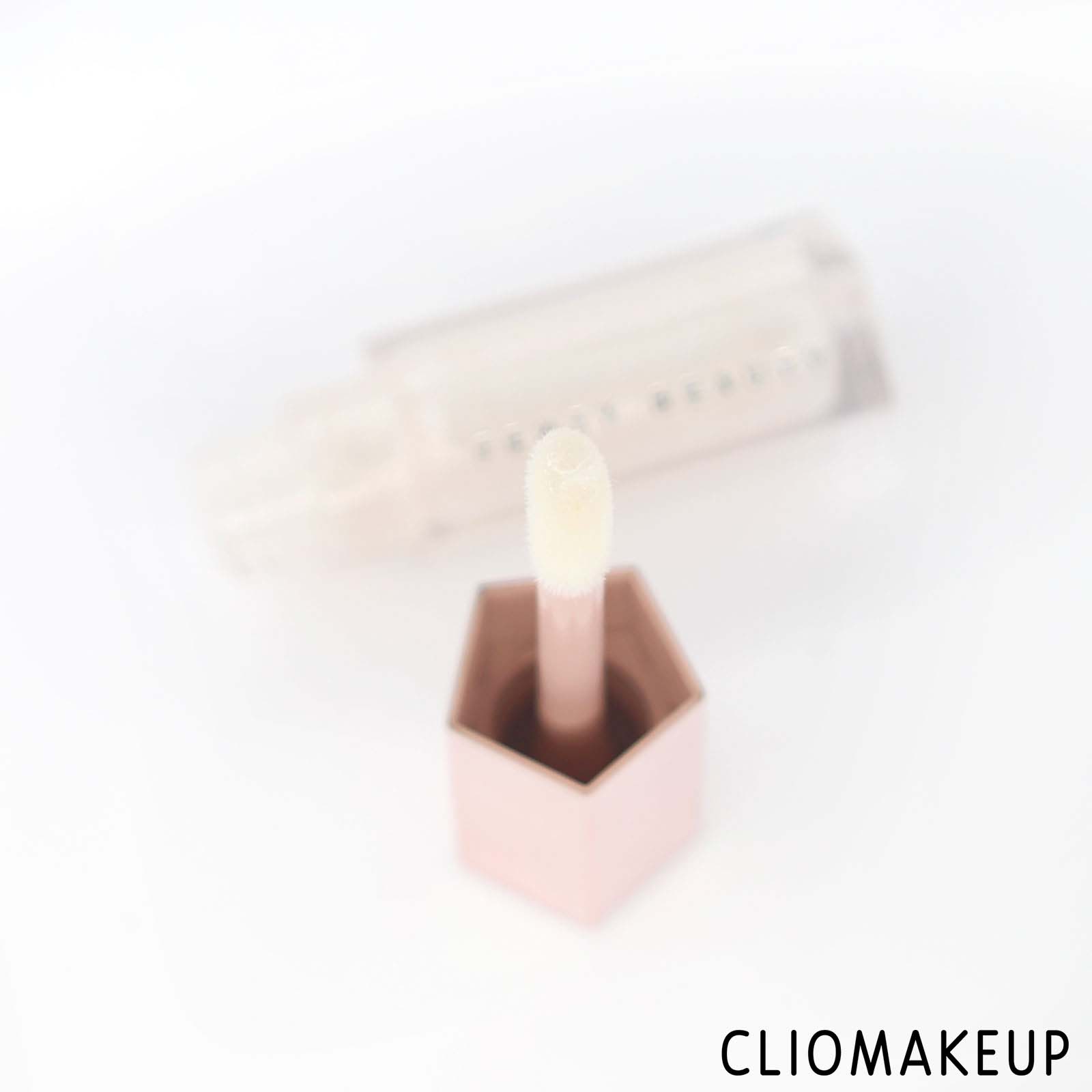 cliomakeup-recensione-gloss-fenty-beauty-gloss-bomb-diamond-milk-5