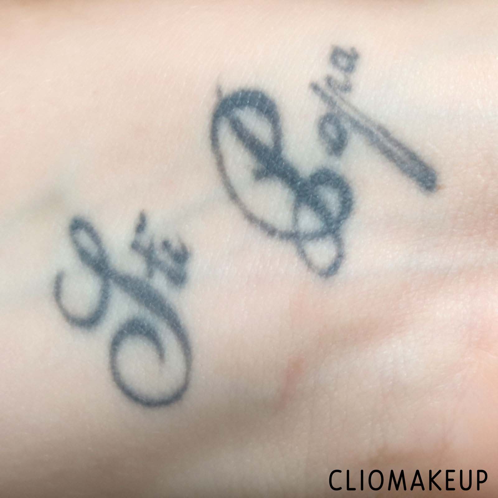 cliomakeup-recensione-correttore-essence-camouflage-matt-concealer-8