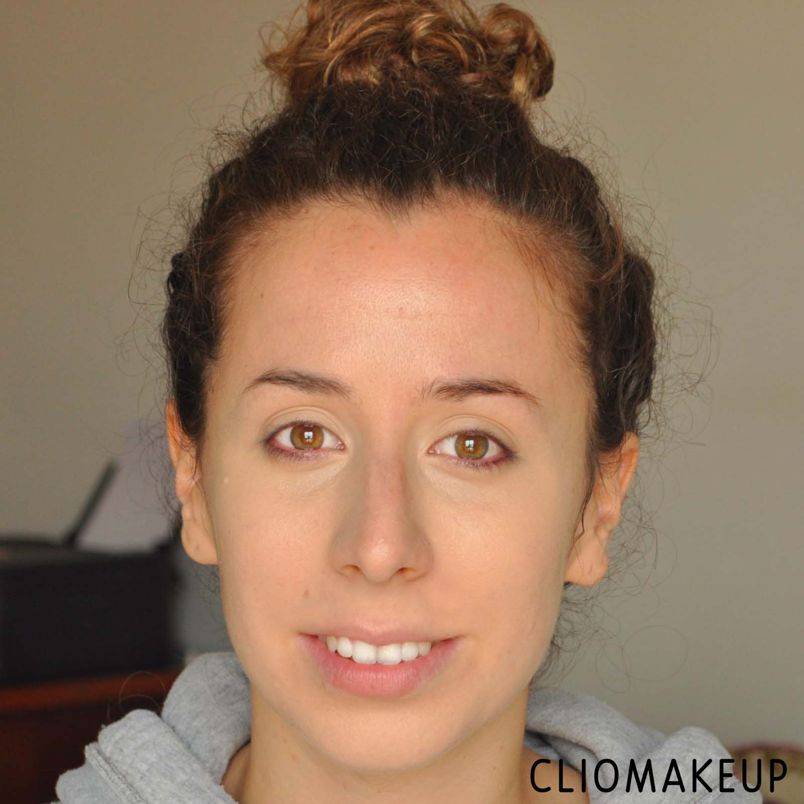 cliomakeup-recensione-correttore-huda-beauty-the-overachiever-concealer-16