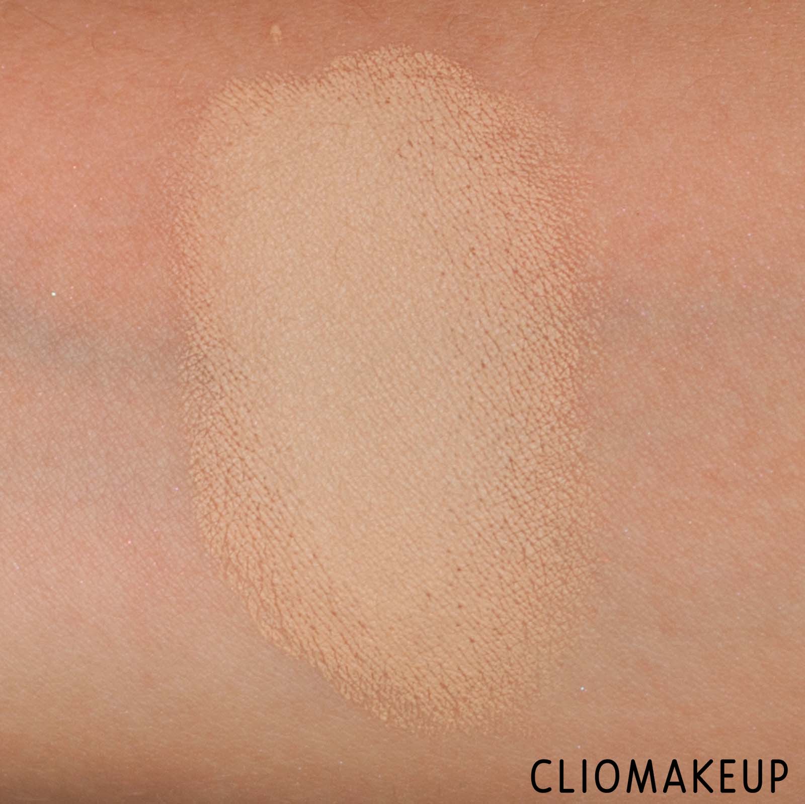 cliomakeup-recensione-correttore-huda-beauty-the-overachiever-concealer-8