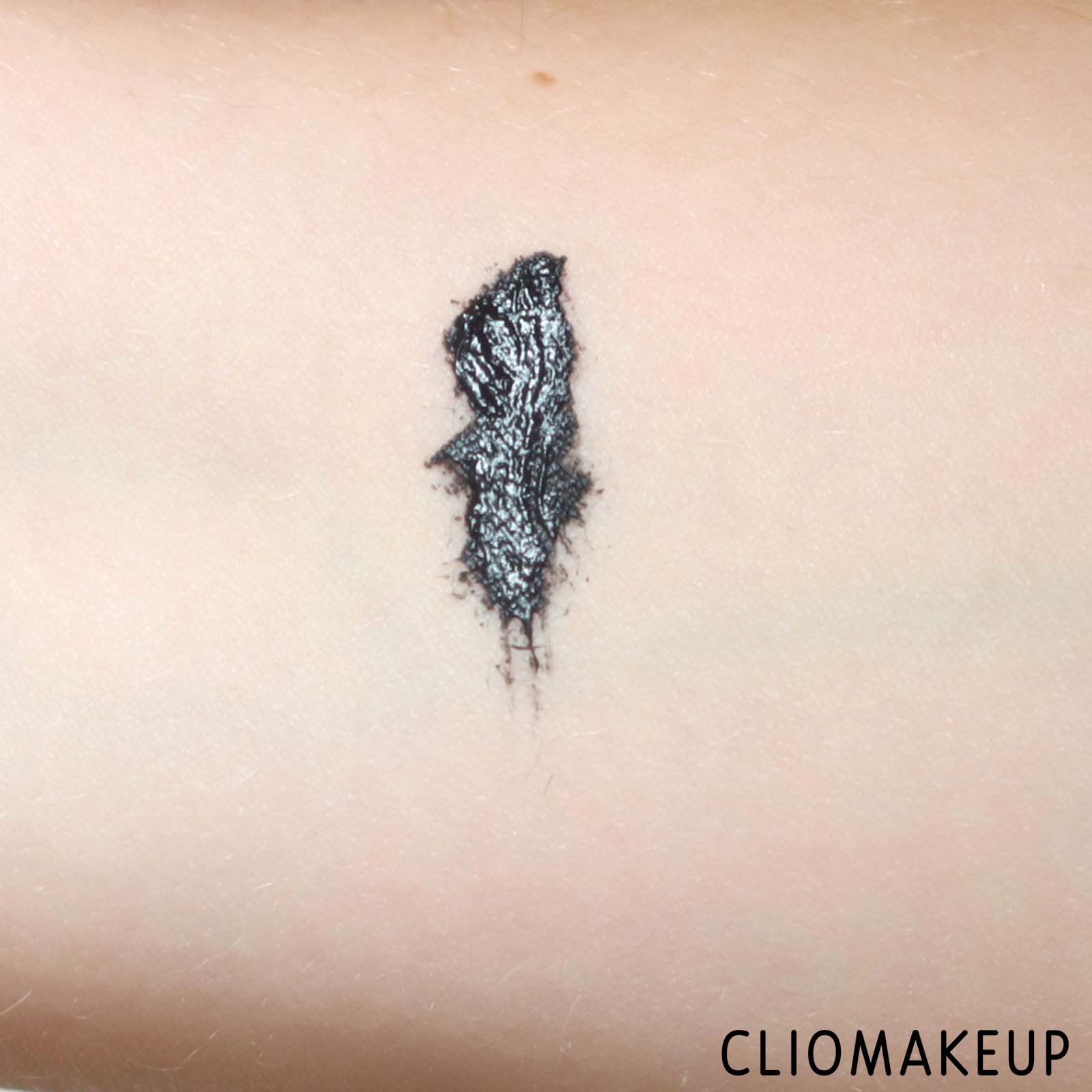 cliomakeup-recensione-mascara-essence-volume-hero-mascara-waterproof-6