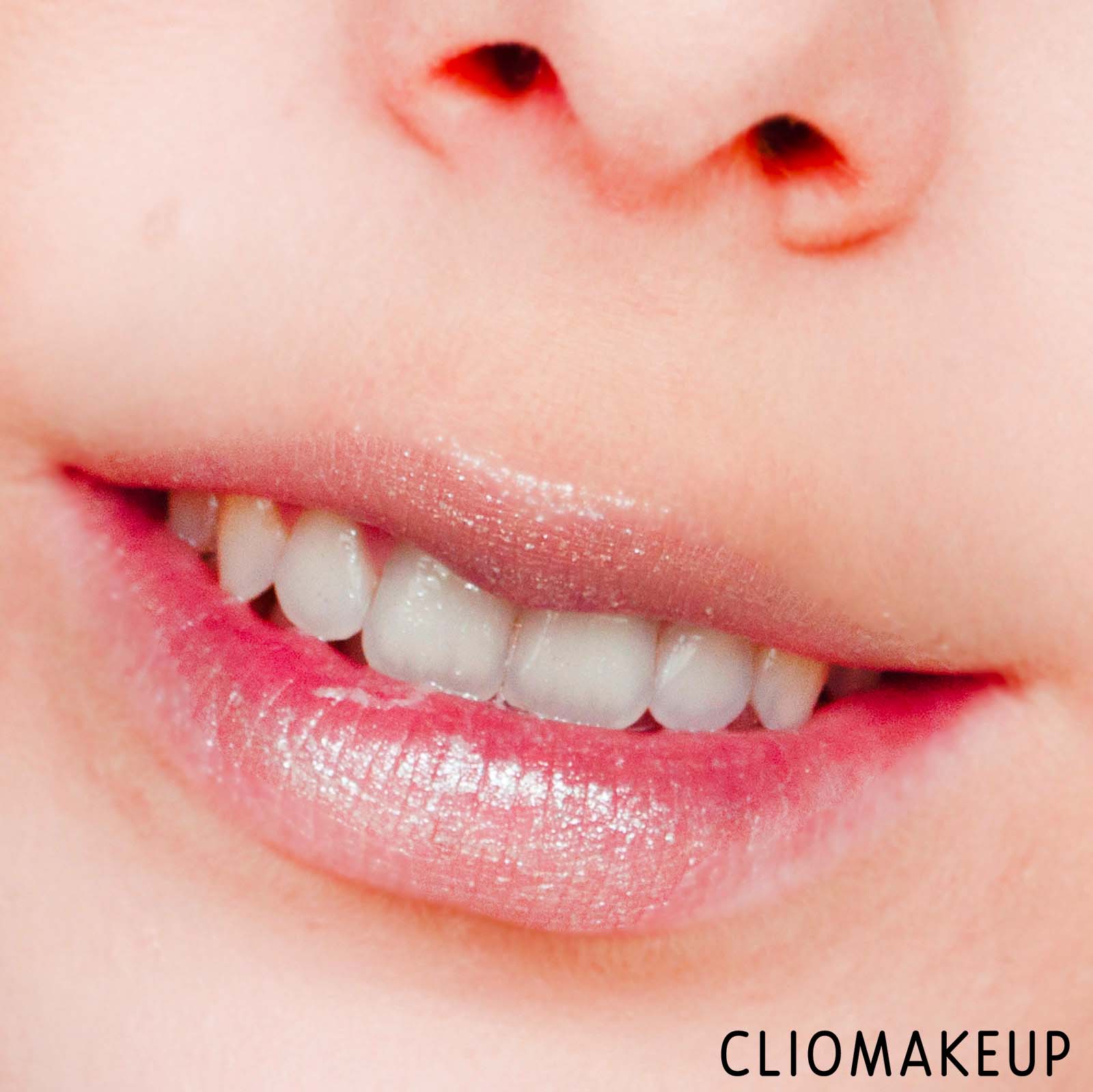 cliomakeup-recensione-rossetti-essence-get-your-glitter-on!-lip-topper-10