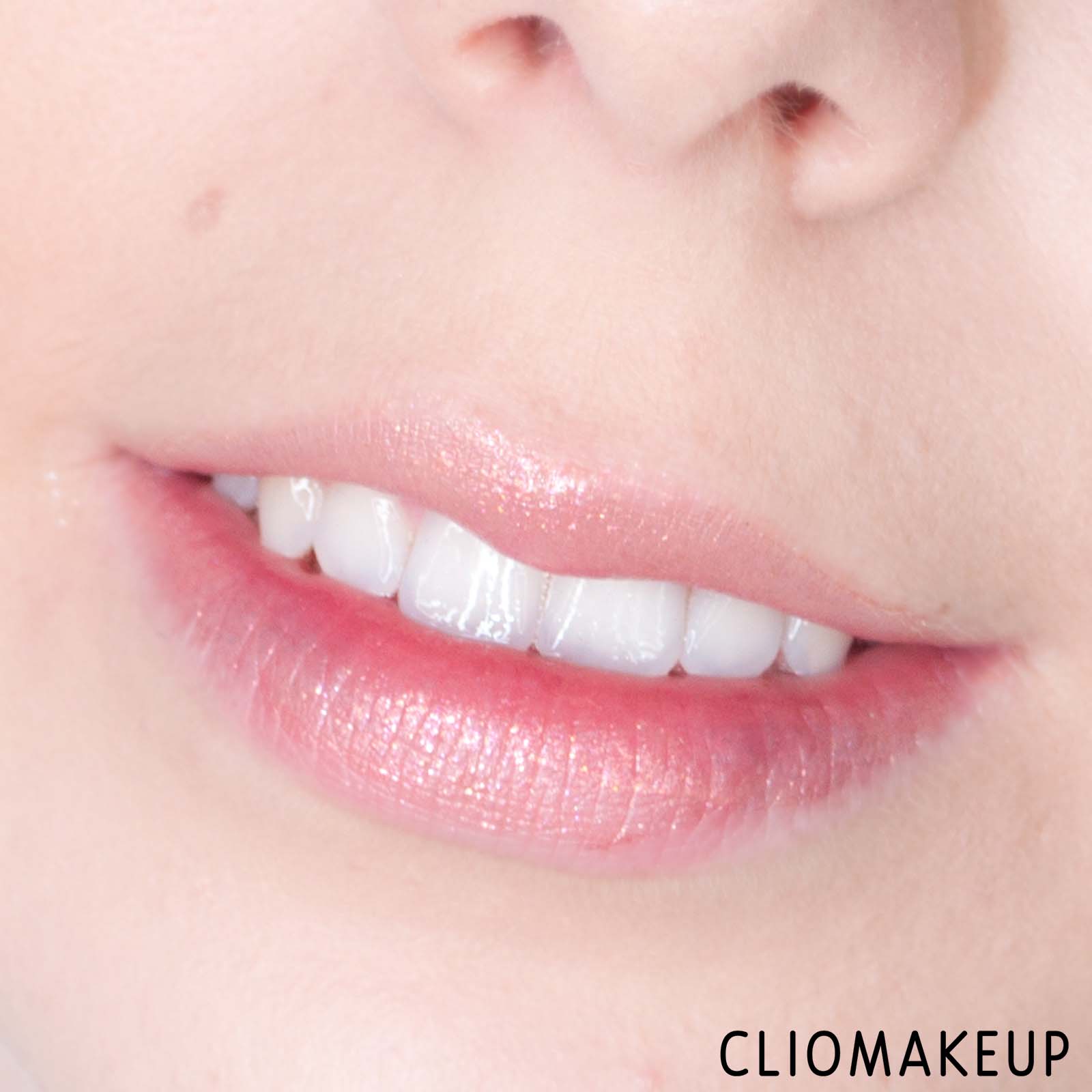 cliomakeup-recensione-rossetti-essence-get-your-glitter-on!-lip-topper-13