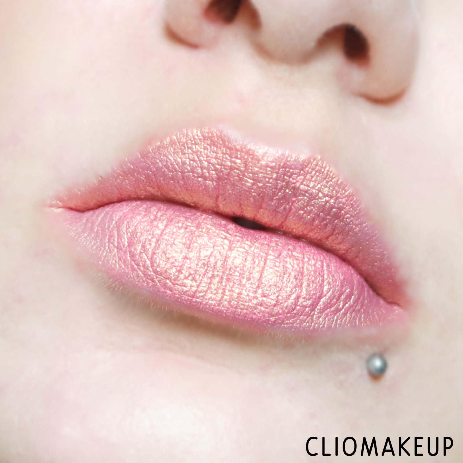 cliomakeup-recensione-rossetti-essence-hello-holo-lipstick-12