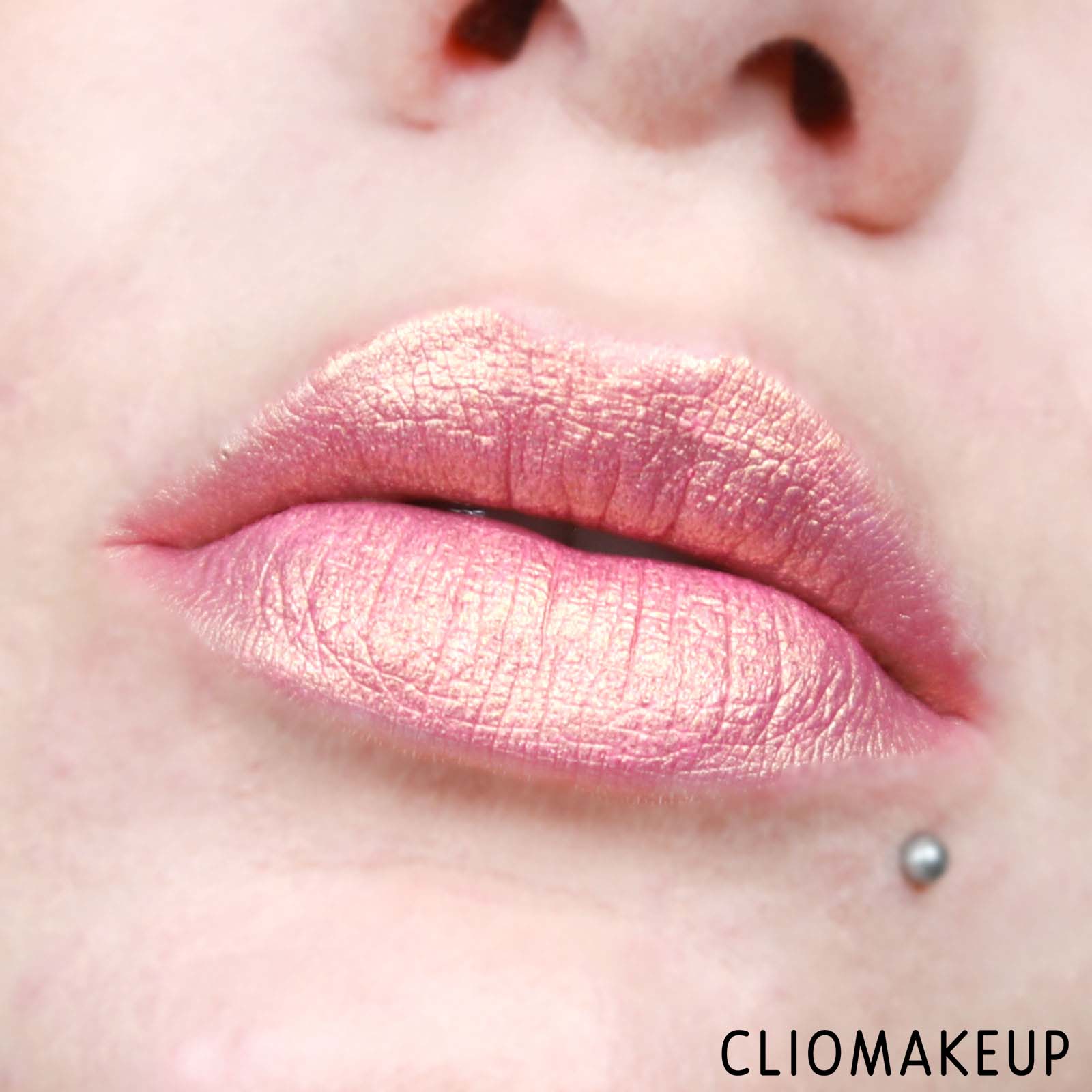 cliomakeup-recensione-rossetti-essence-hello-holo-lipstick-13
