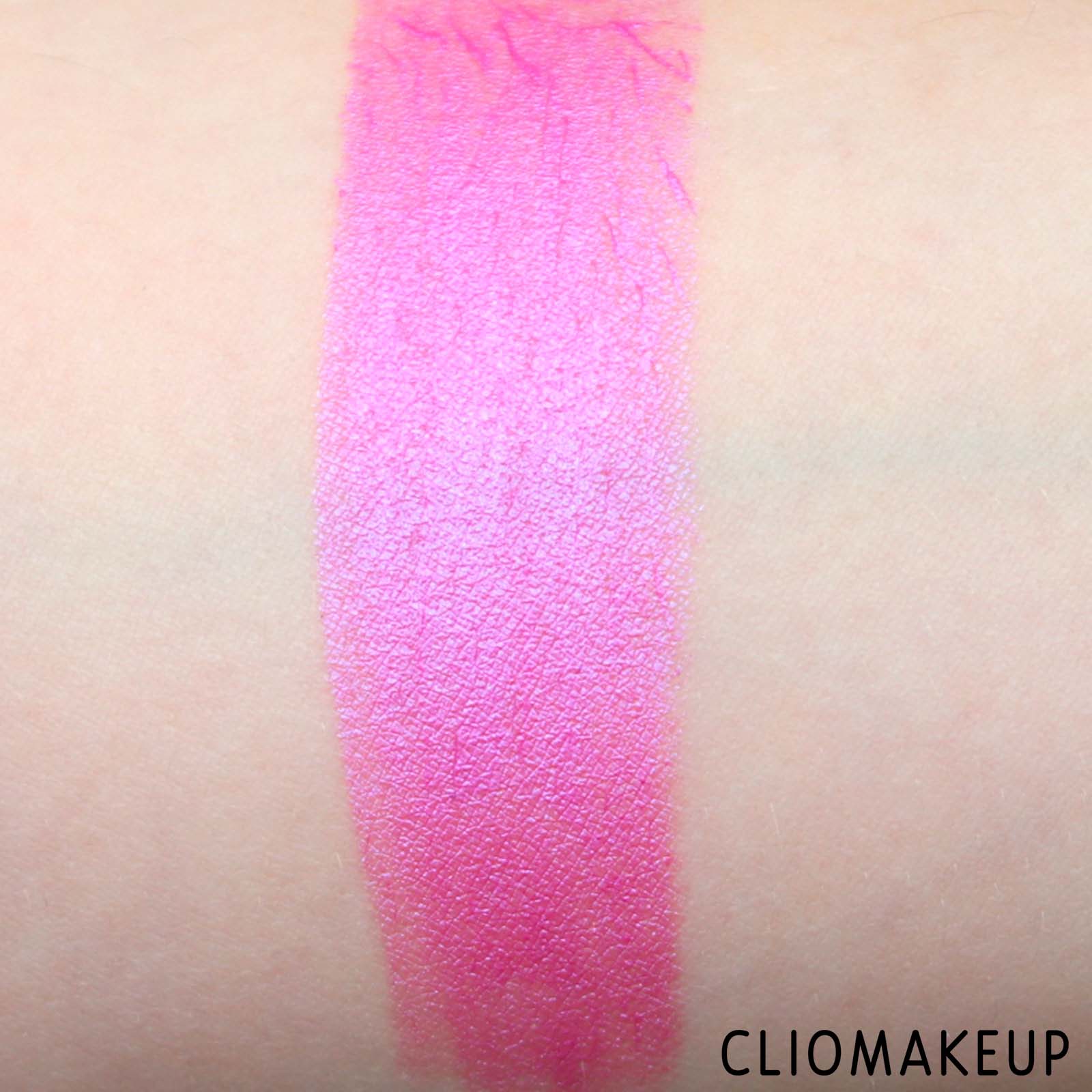 cliomakeup-recensione-rossetti-essence-hello-holo-lipstick-7