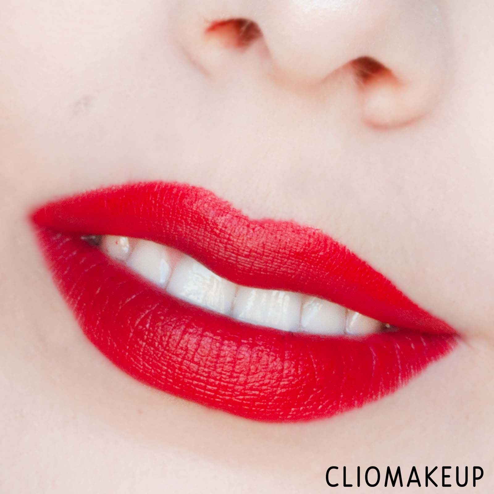 cliomakeup-recensione-rossetto-mac-x-factor-red-lipstick-10