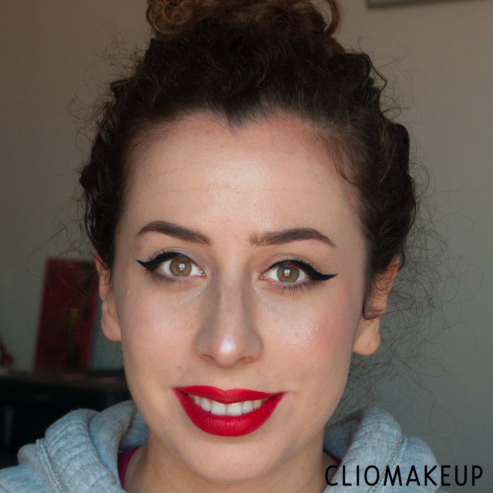 cliomakeup-recensione-rossetto-mac-x-factor-red-lipstick-14
