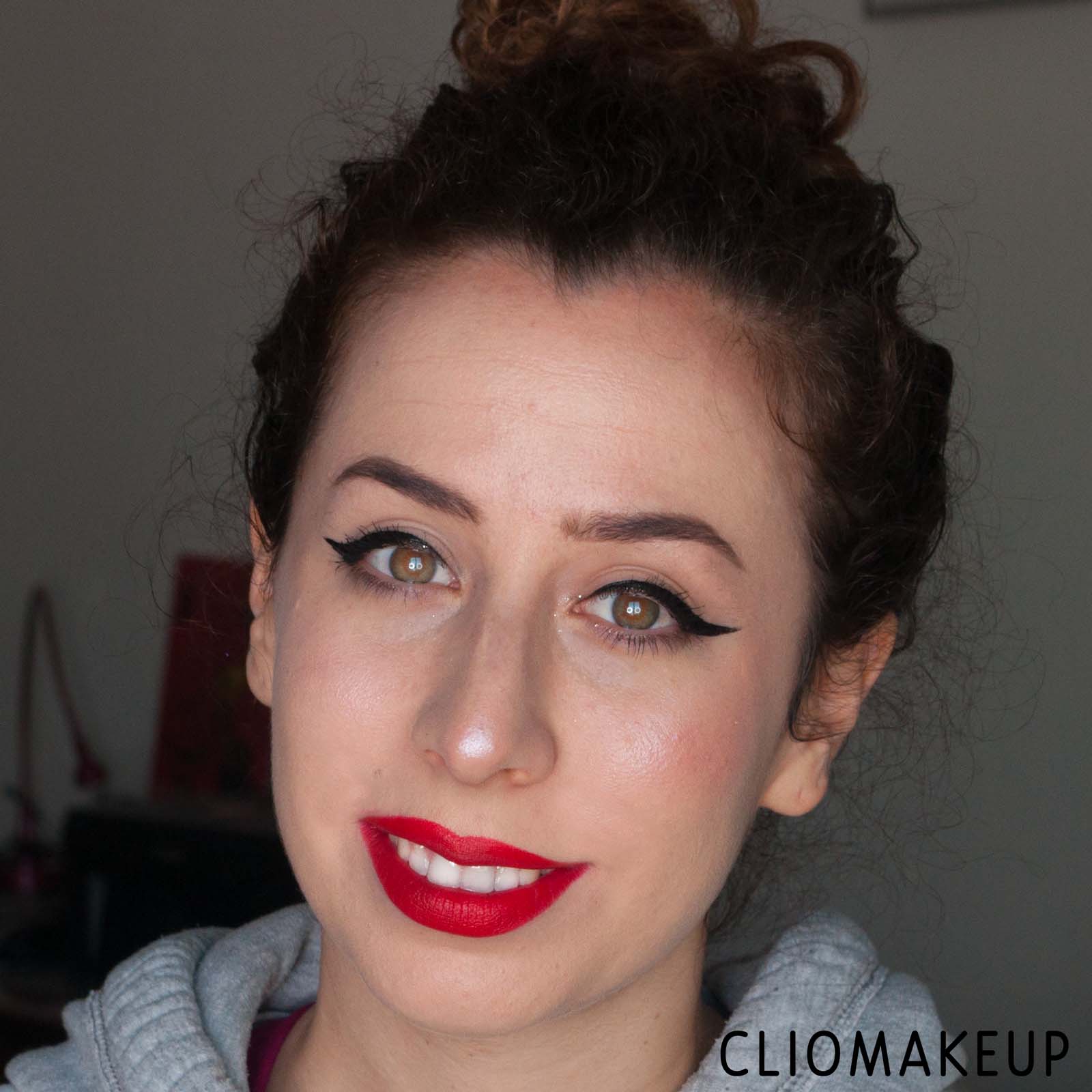 cliomakeup-recensione-rossetto-mac-x-factor-red-lipstick-15