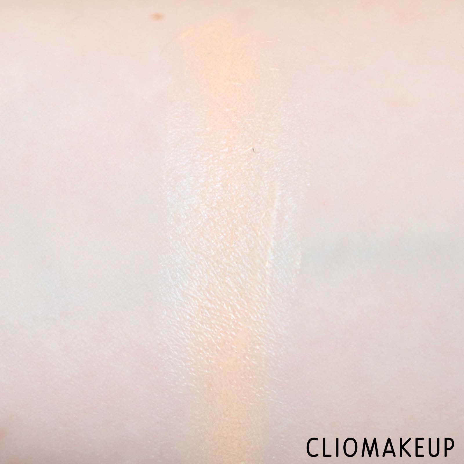 cliomakeup-recensione-correttore-benefit-boi-ing-hydrating-concealer-6