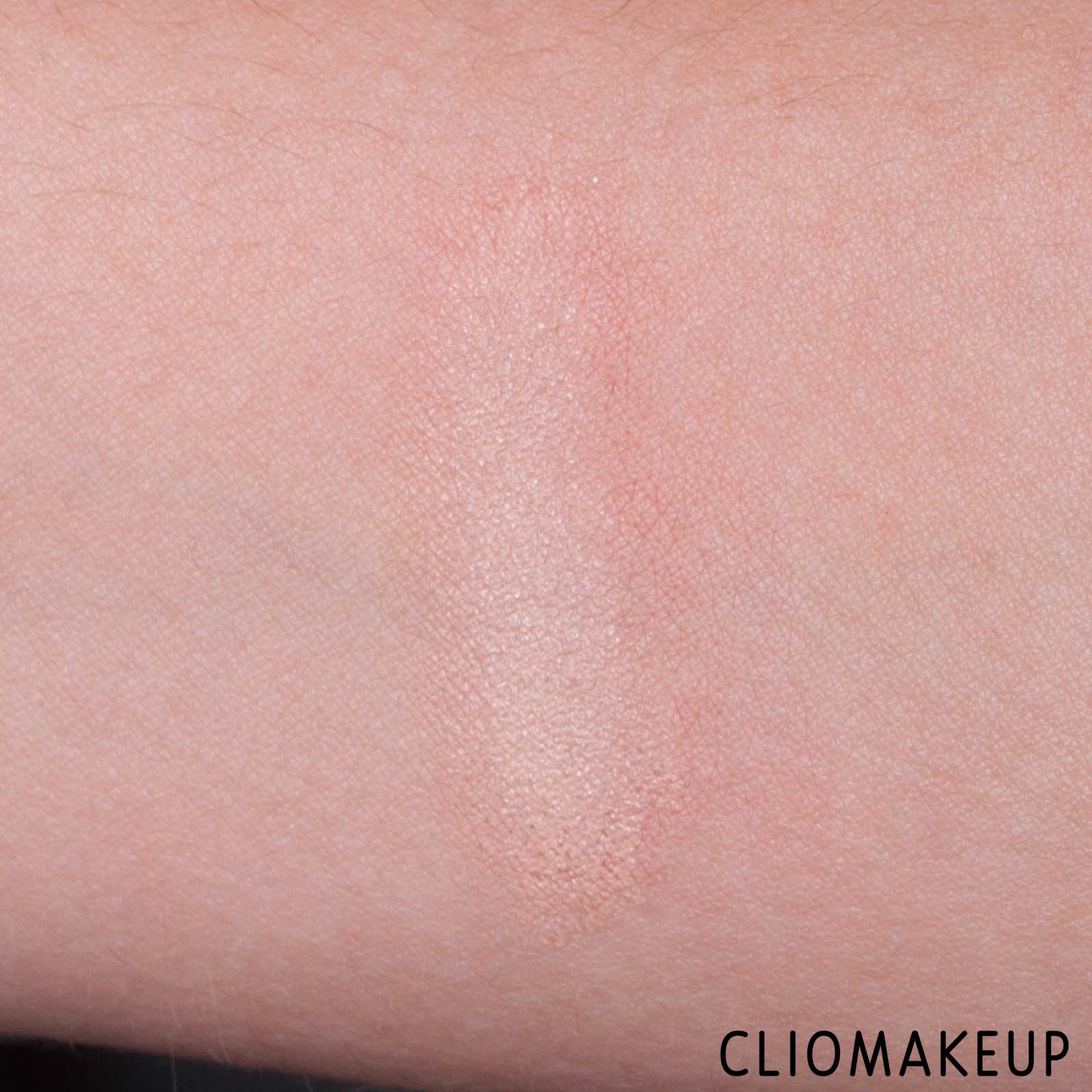 cliomakeup-recensione-correttore-essence-stay-natural-correttore-8