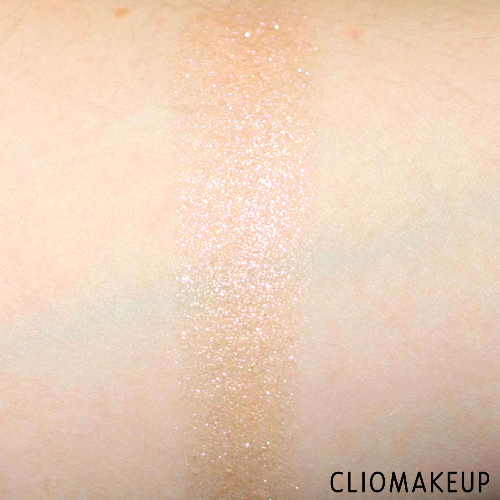 cliomakeup-recensione-illuminante-mac-dazzle-highlighter-6