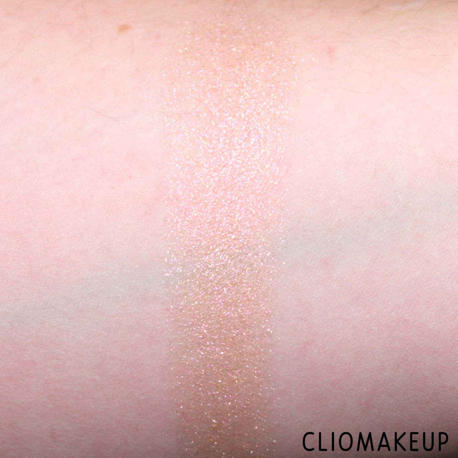 cliomakeup-recensione-illuminante-mac-dazzle-highlighter-7