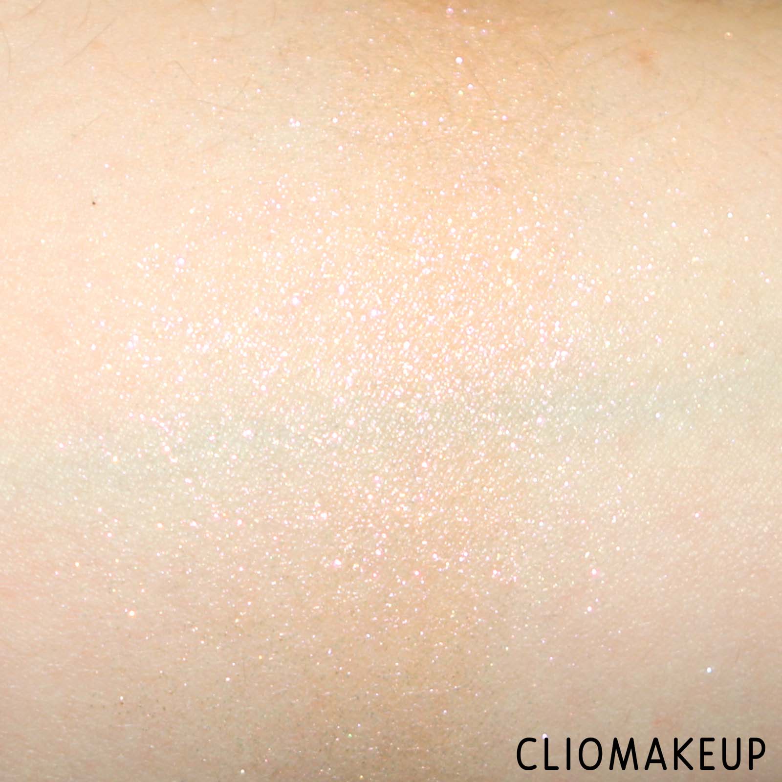 cliomakeup-recensione-illuminante-mac-dazzle-highlighter-8