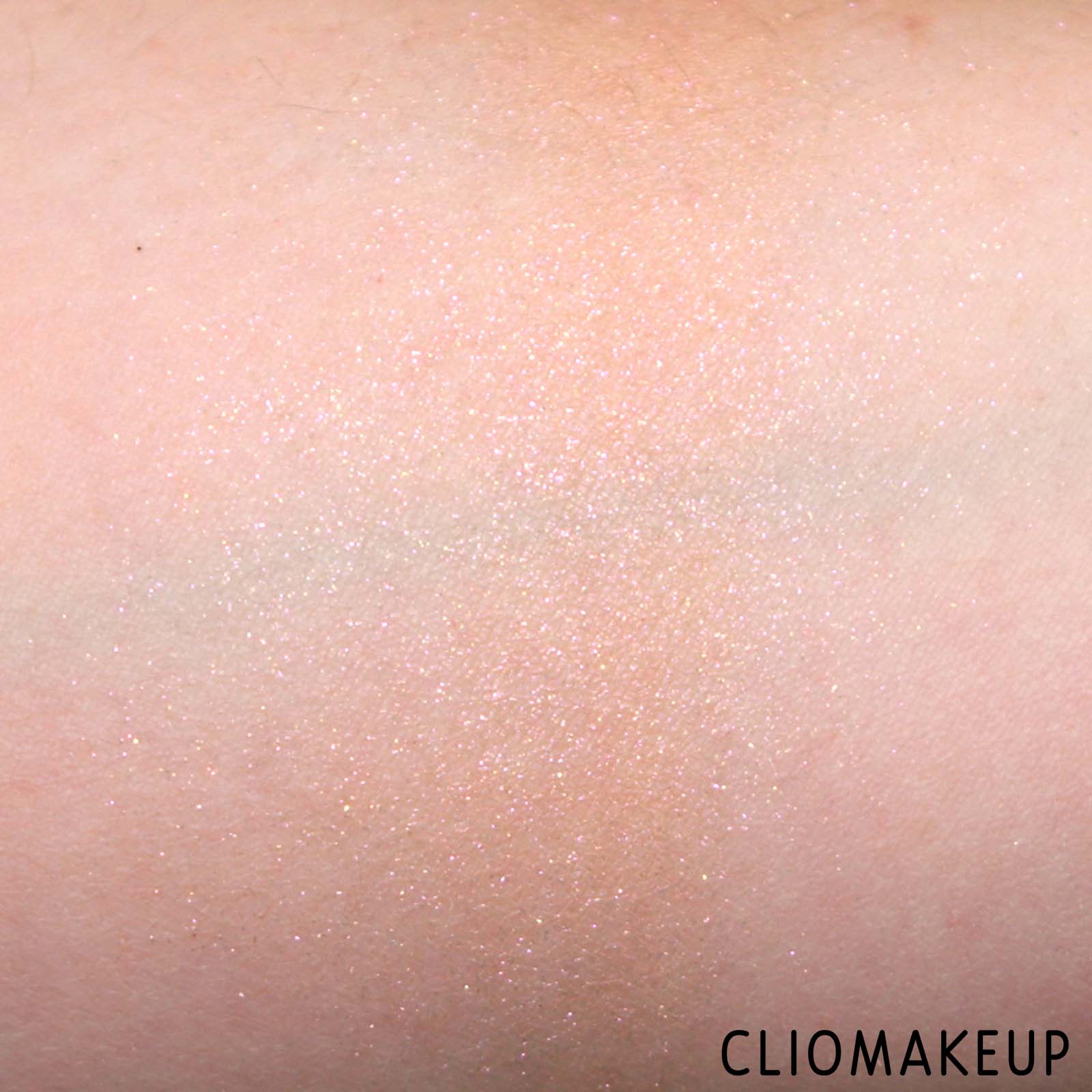 cliomakeup-recensione-illuminante-mac-dazzle-highlighter-9