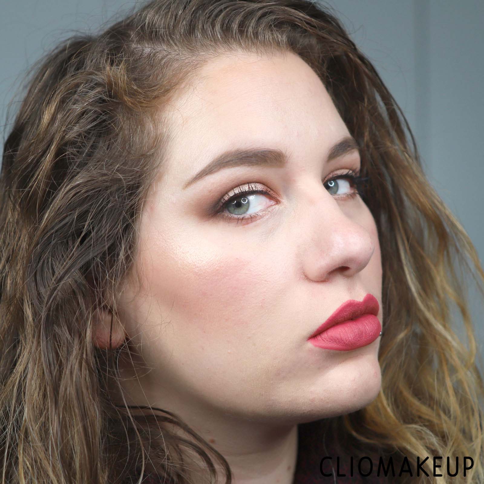 cliomakeup-recensione-illuminante-pupa-glow-obsession-compact-highlighter-15