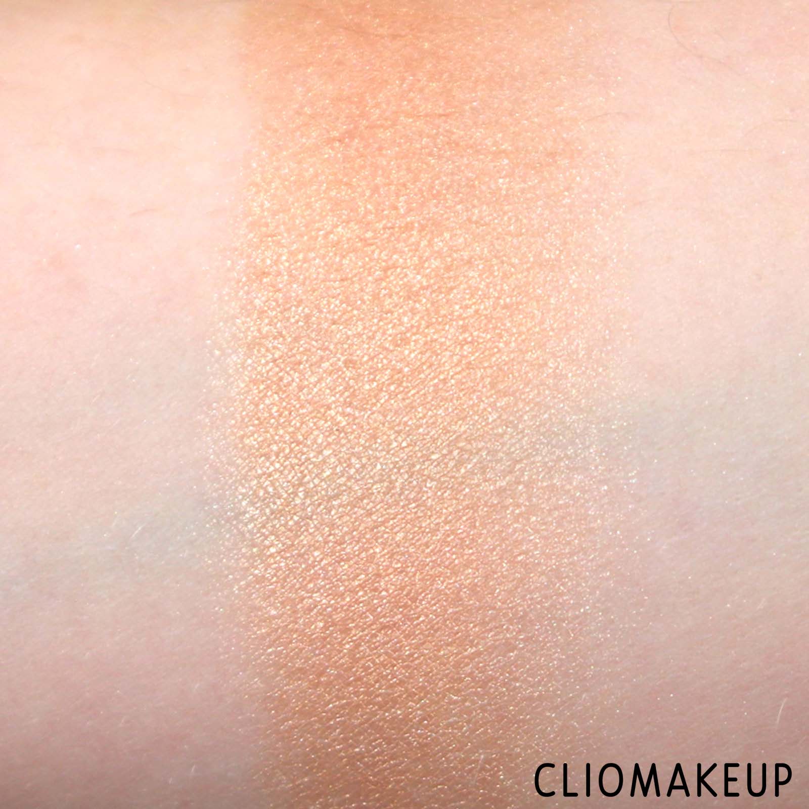 cliomakeup-recensione-illuminante-pupa-glow-obsession-compact-highlighter-9