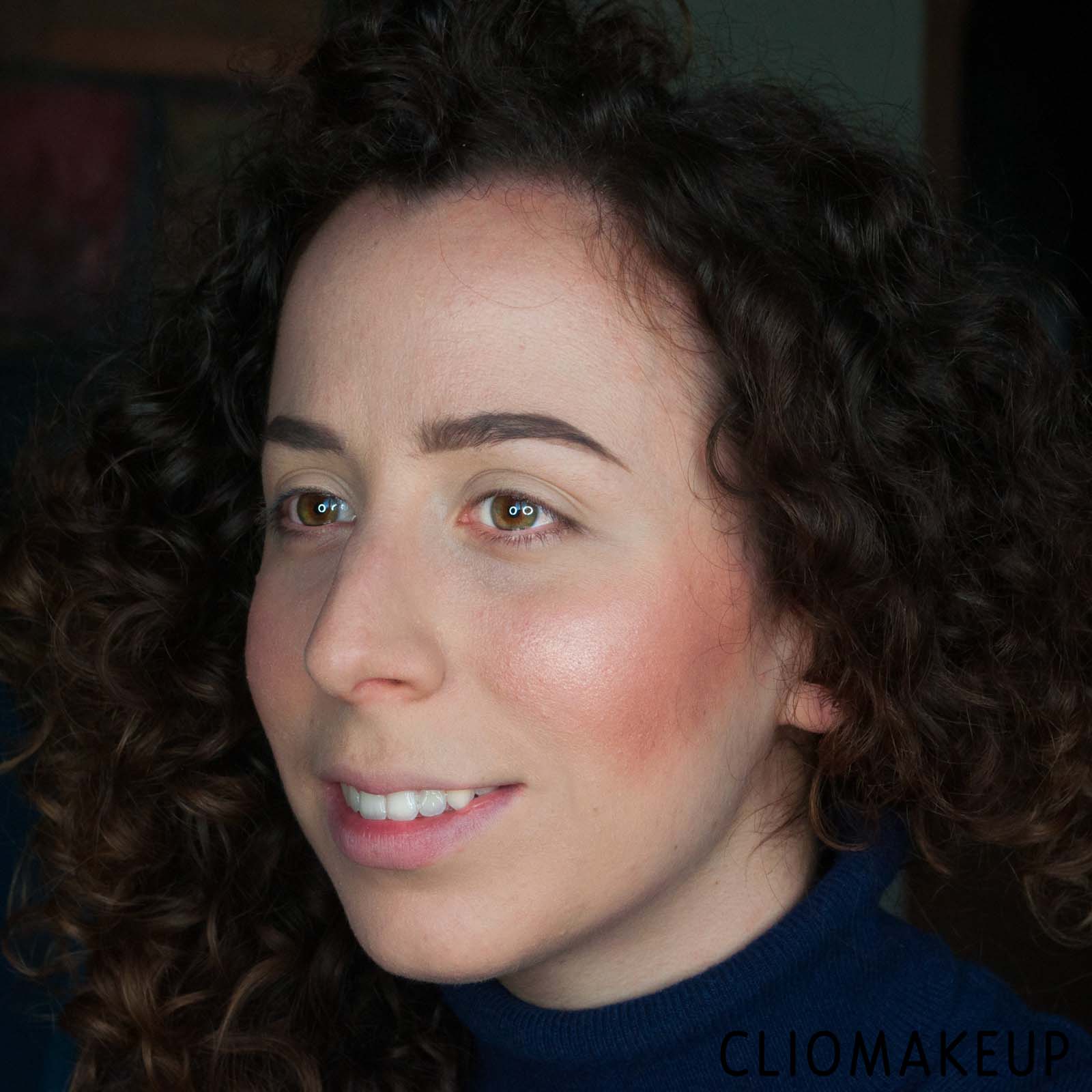 cliomakeup-recensione-illuminanti-kiko-sparkling-holiday-fabulous-highlighter-palette-13