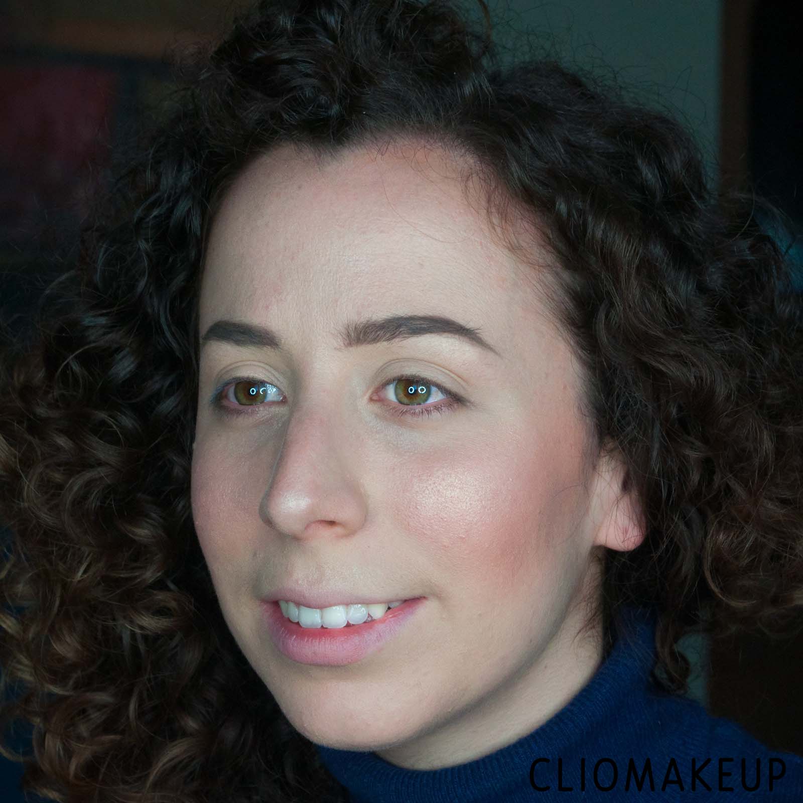 cliomakeup-recensione-illuminanti-kiko-sparkling-holiday-fabulous-highlighter-palette-15