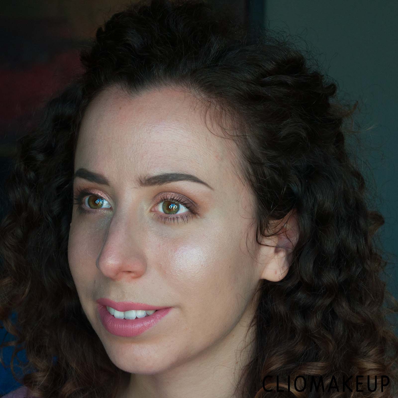 cliomakeup-recensione-illuminanti-pupa-glow-obsession-liquid-highlighter-11