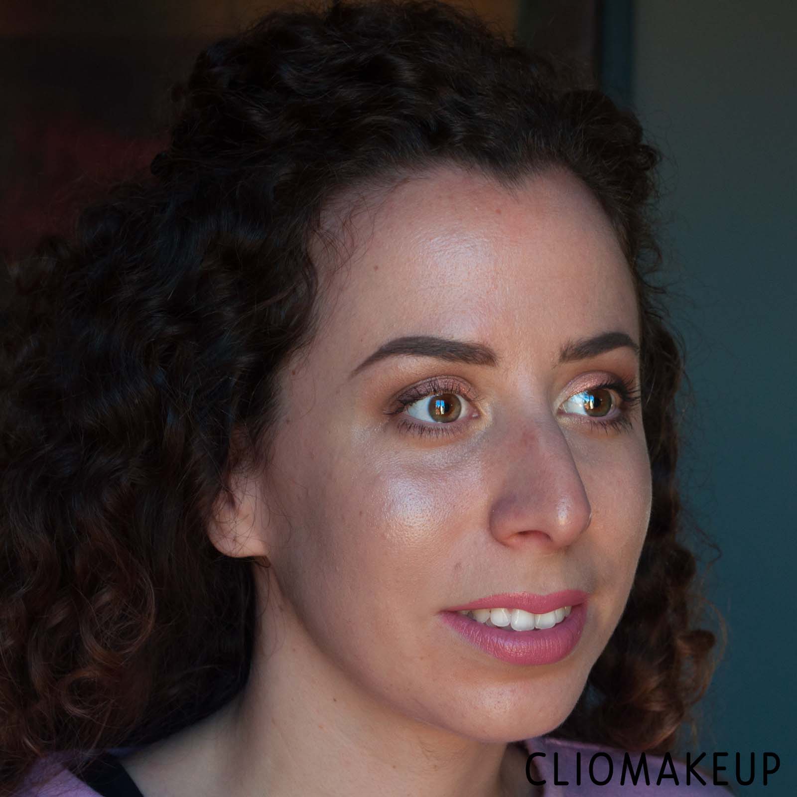 cliomakeup-recensione-illuminanti-pupa-glow-obsession-liquid-highlighter-12
