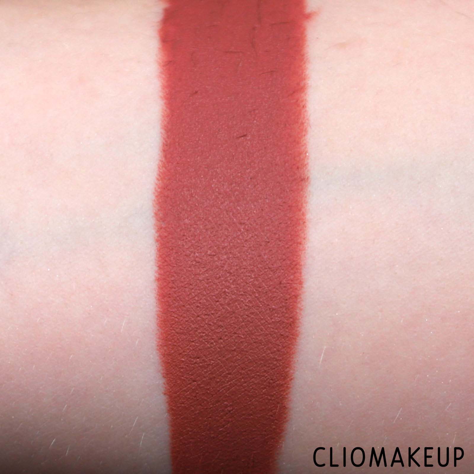 cliomakeup-recensione-rossetto-pat-mcgraths-labs-mattetrance-lipstick-7