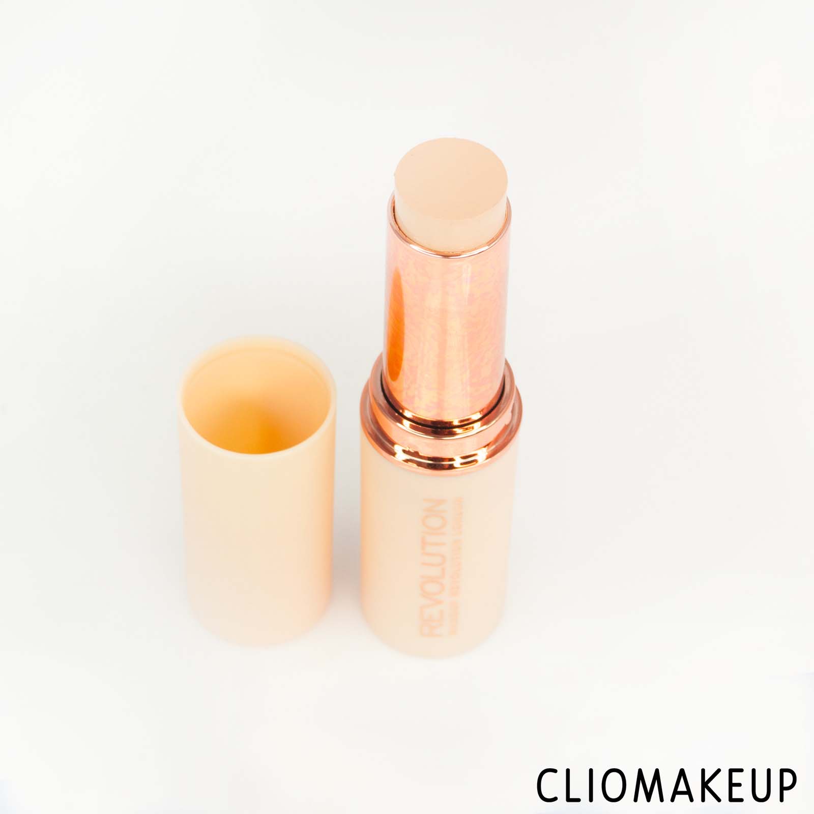 cliomakeup-recensione-fondotinta-in-stick-makeup-revolution-fast-base-stick-foundation-4