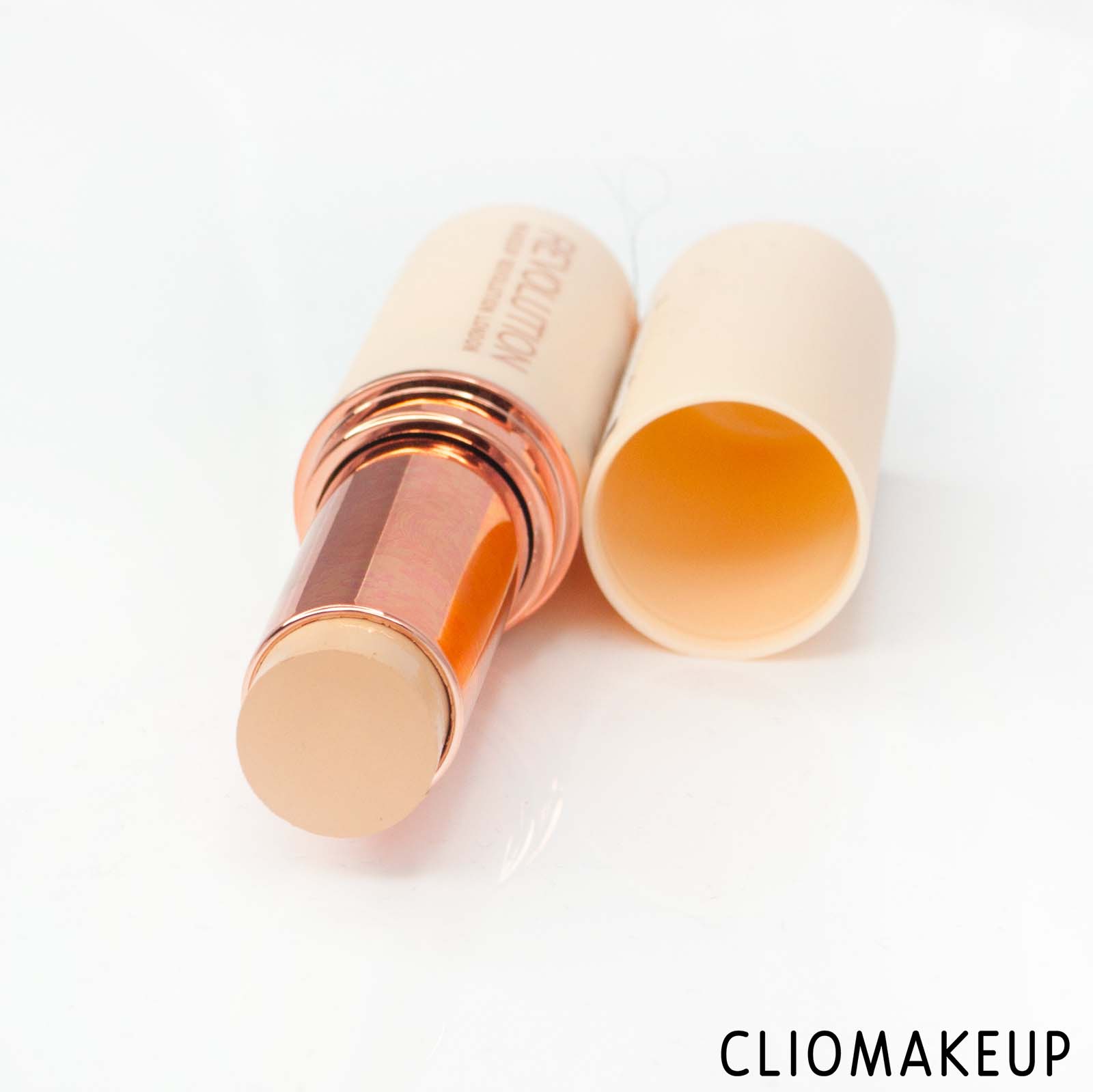 cliomakeup-recensione-fondotinta-in-stick-makeup-revolution-fast-base-stick-foundation-5