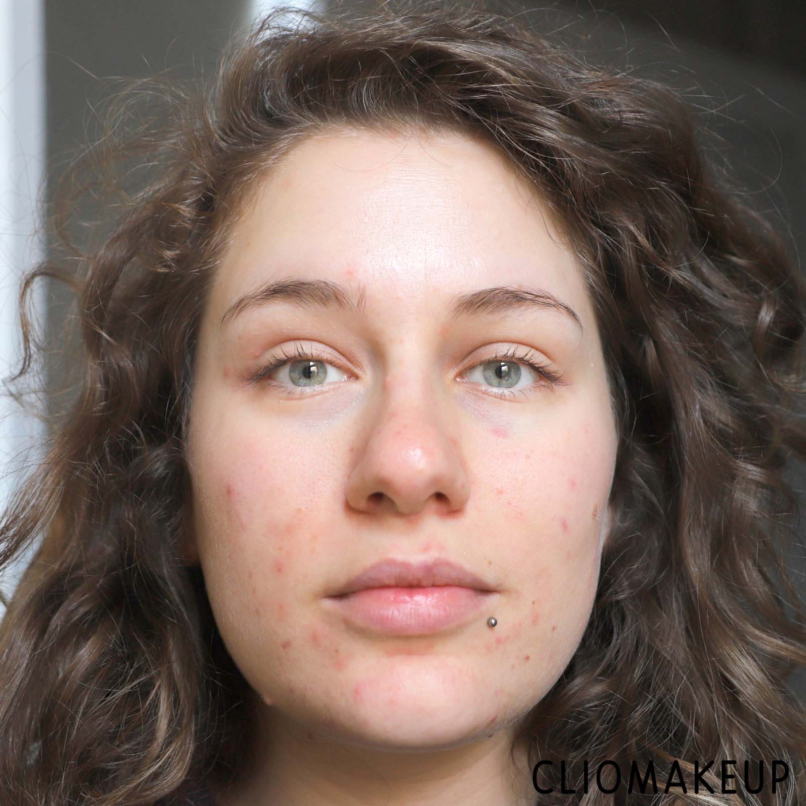 cliomakeup-recensione-fondotinta-kat-von-d-lock-it-powder-foundation-10