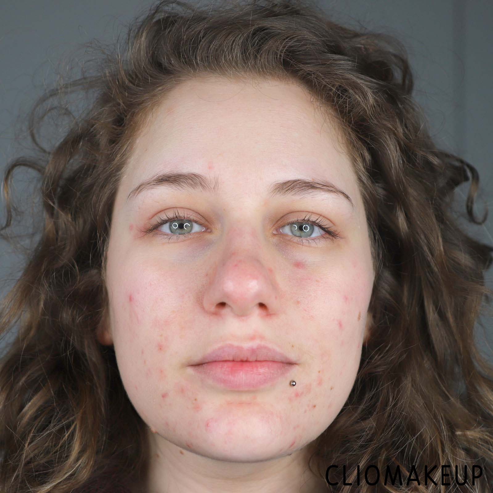 cliomakeup-recensione-fondotinta-kat-von-d-lock-it-powder-foundation-11