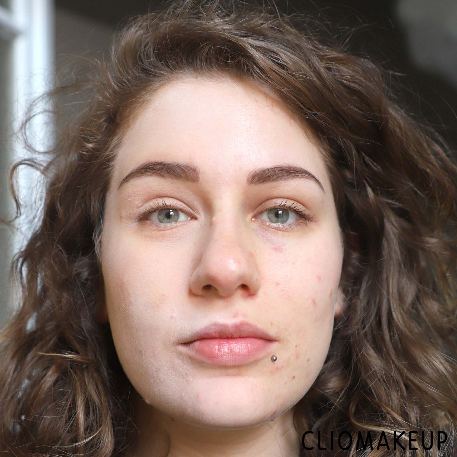 cliomakeup-recensione-fondotinta-kat-von-d-lock-it-powder-foundation-12