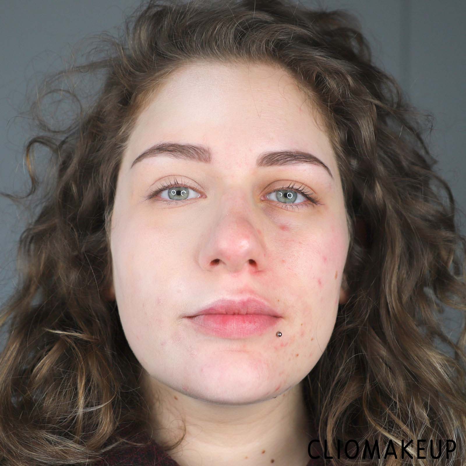 cliomakeup-recensione-fondotinta-kat-von-d-lock-it-powder-foundation-13