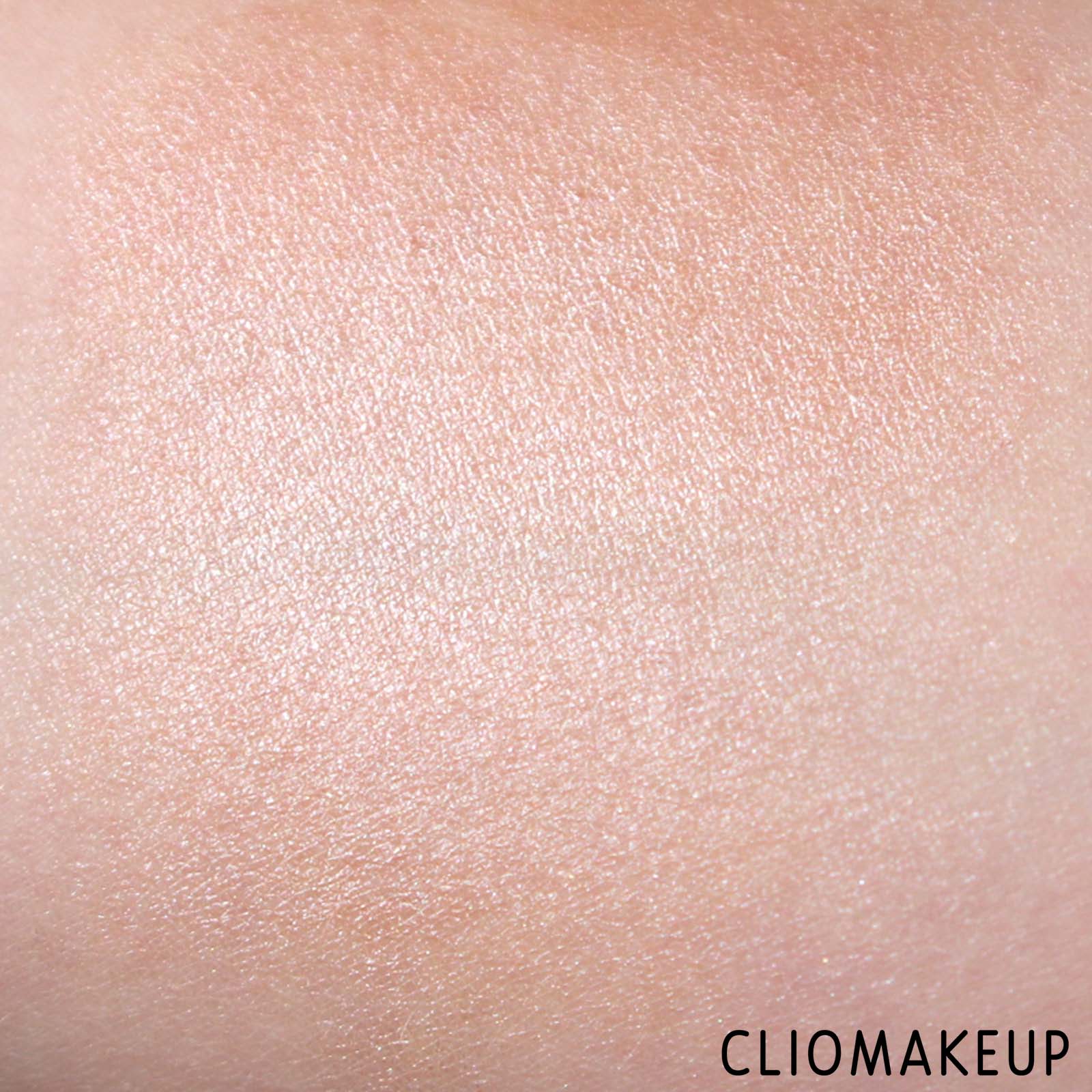 cliomakeup-recensione-illuminante-revolution-makeup-jelly-highlighter-9