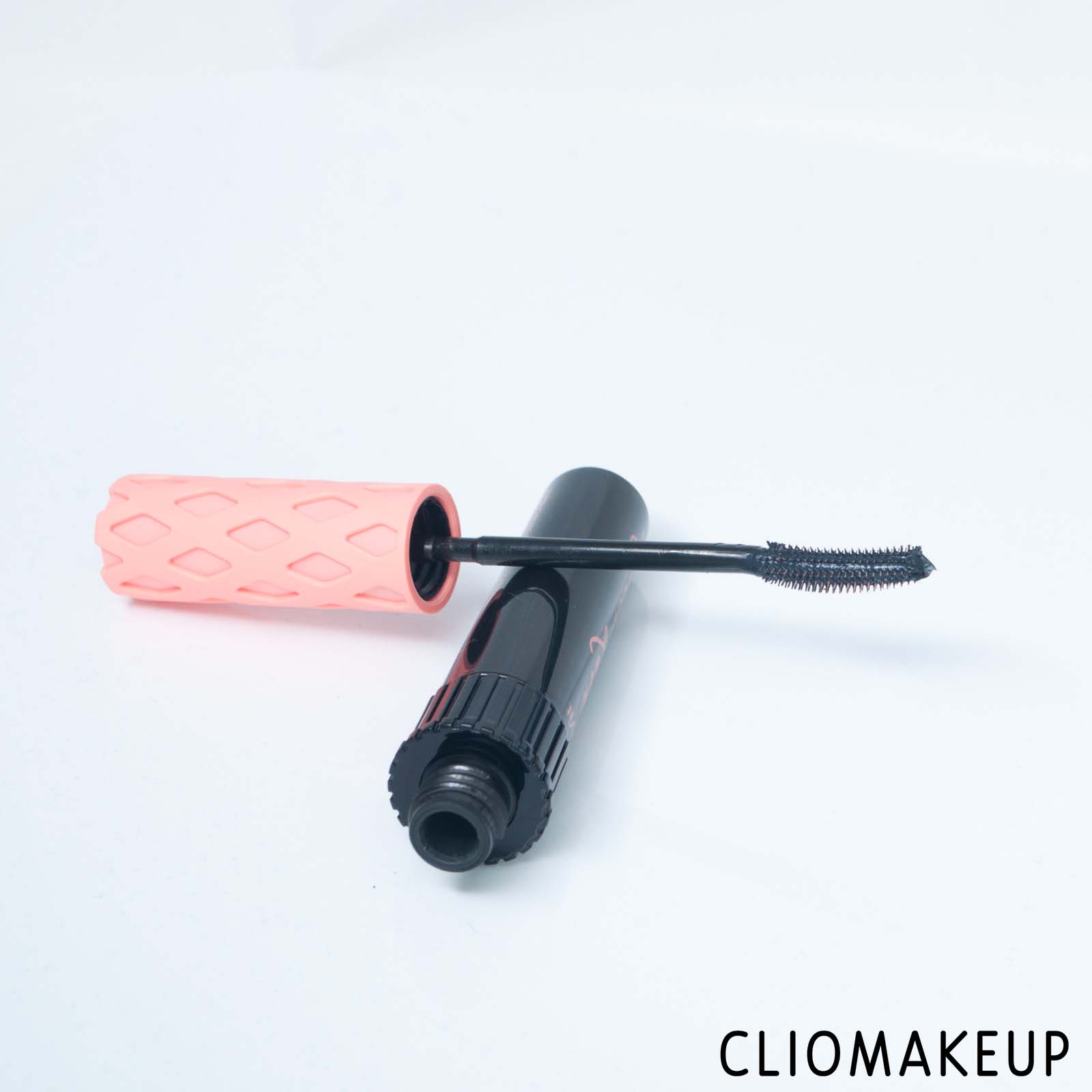 cliomakeup-recensione-mascara-benefit-roller-lash-super-curling-e-lifting-mascara-5