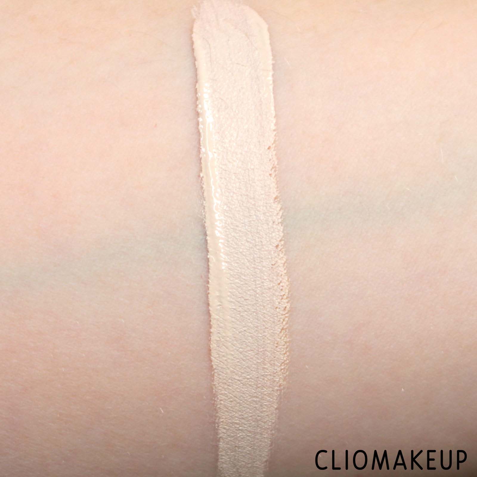 cliomakeup-recensione-correttore-loreal-infaillible-more-than-concealer-7