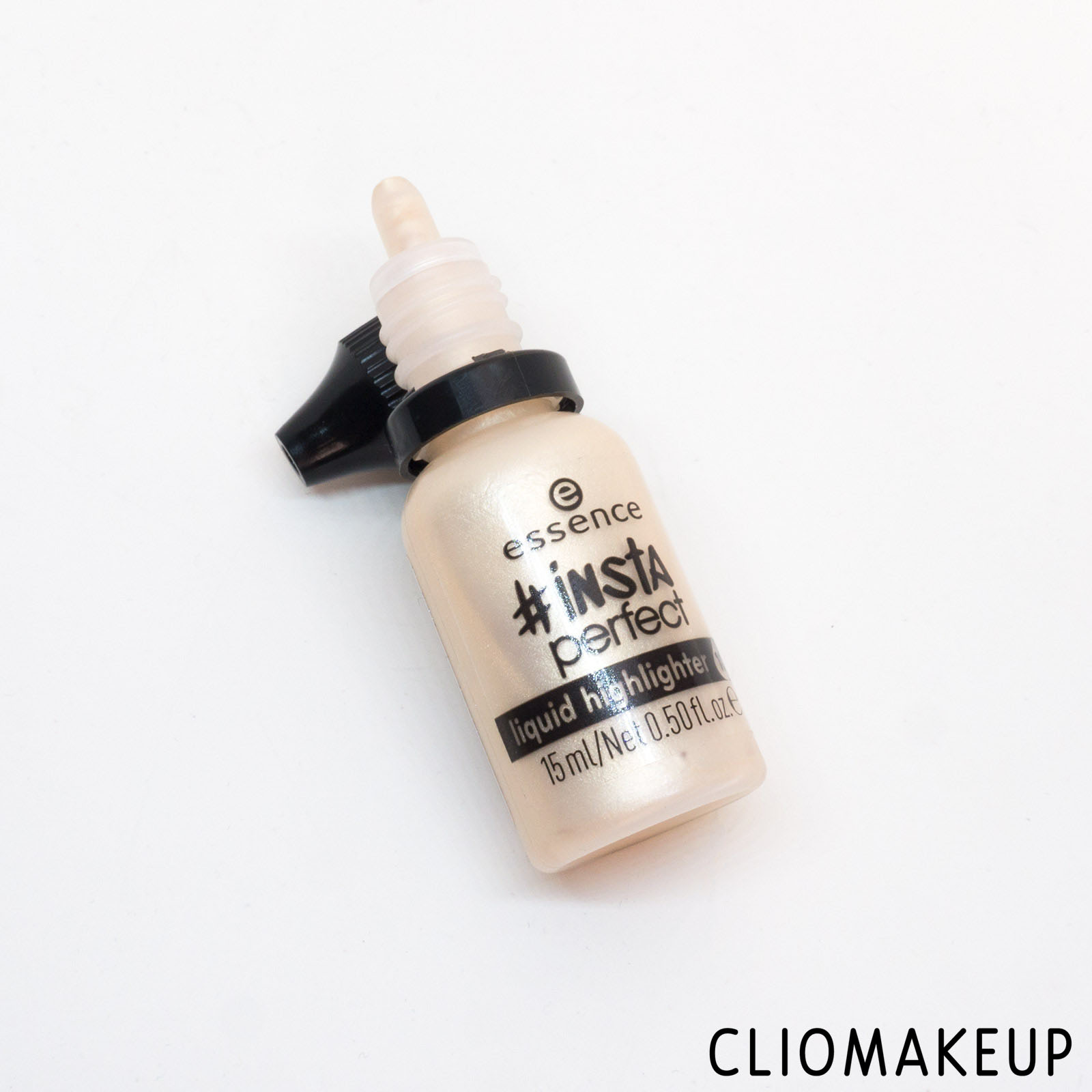 cliomakeup-recensione-illuminante-viso-liquido-essence-#instaperfect-liquid-highlighter-5