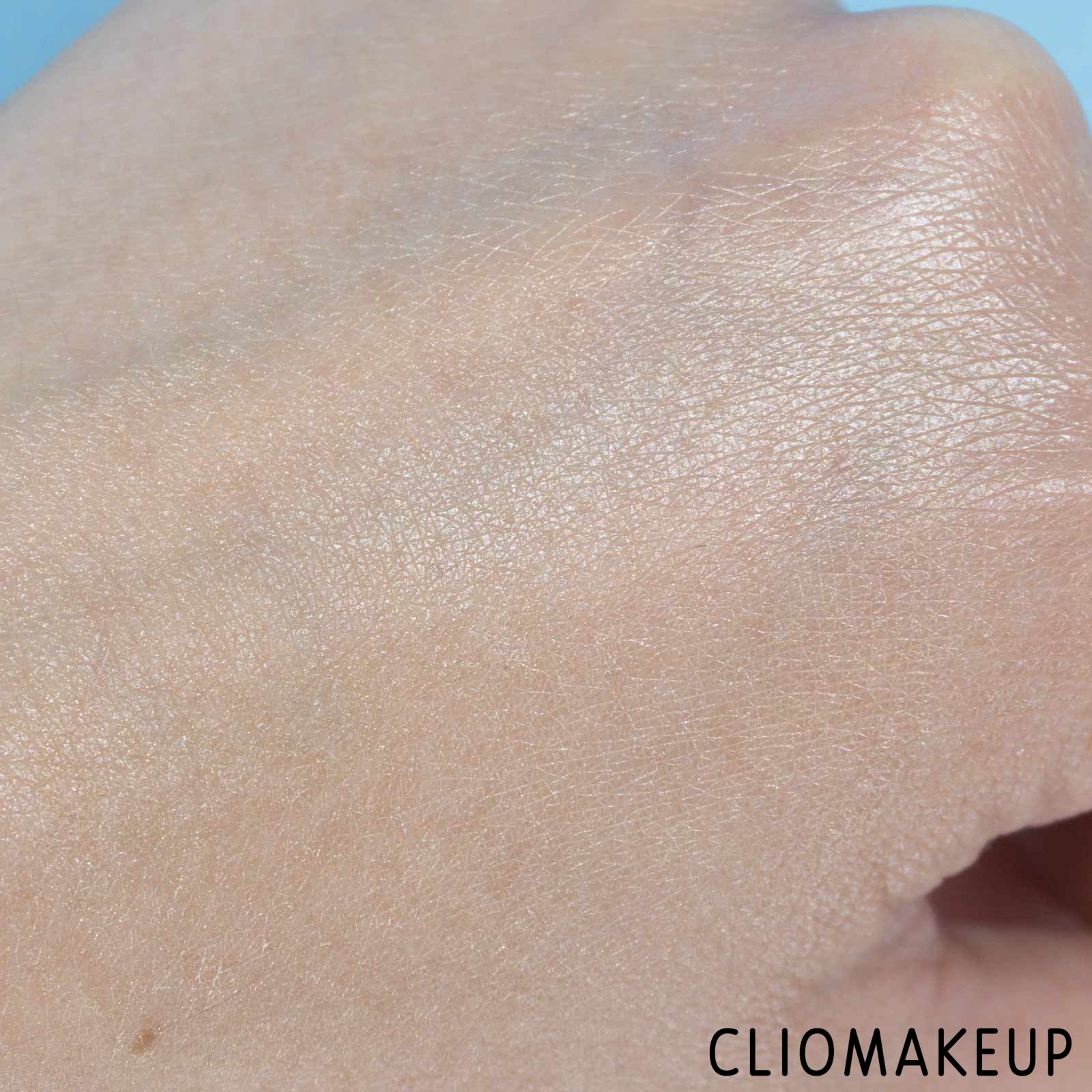 cliomakeup-recensione-illuminante-viso-liquido-essence-#instaperfect-liquid-highlighter-9