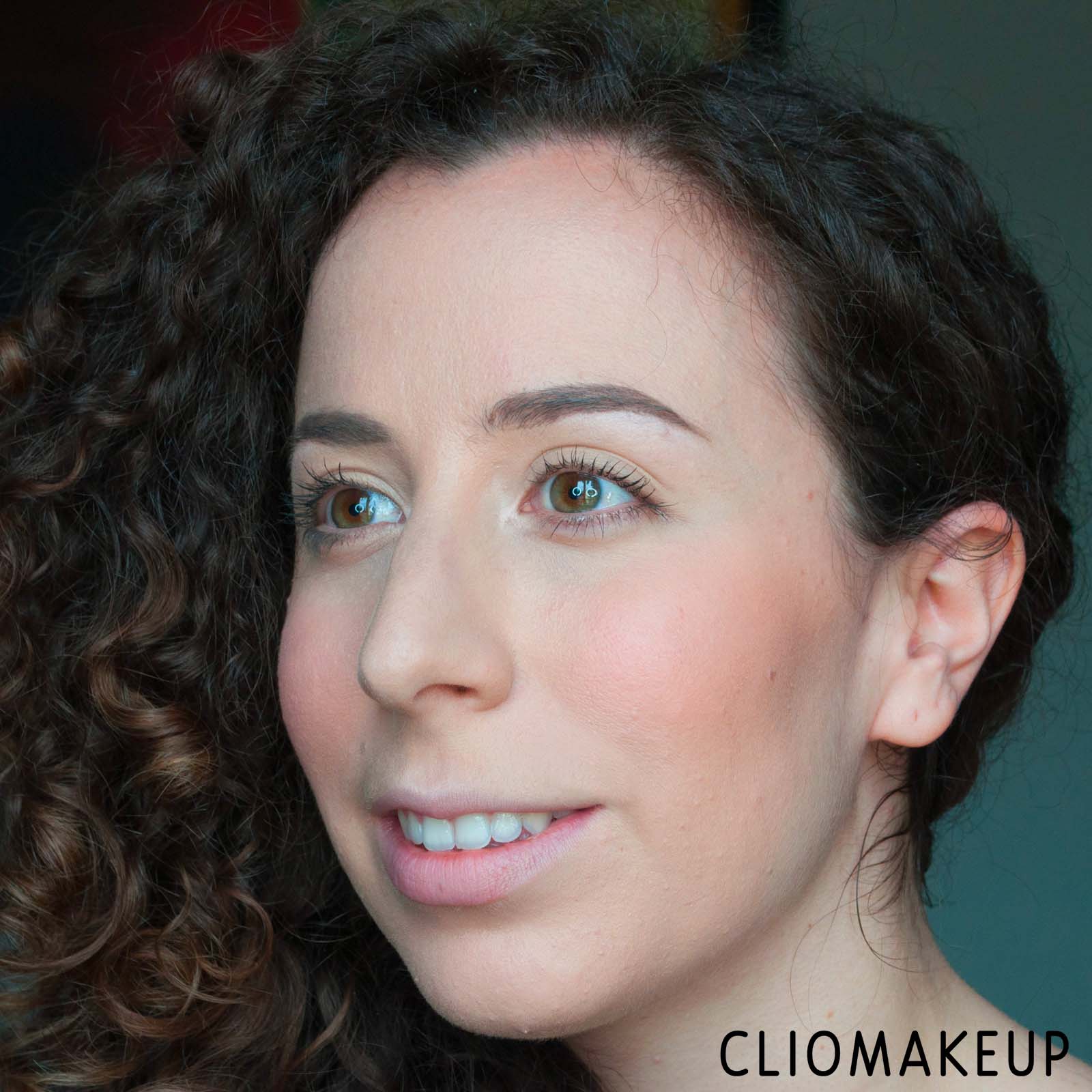 cliomakeup-recensione-palette-viso-essence-hey-cheeks-blush-bronzer-e-highlighter-palette-13