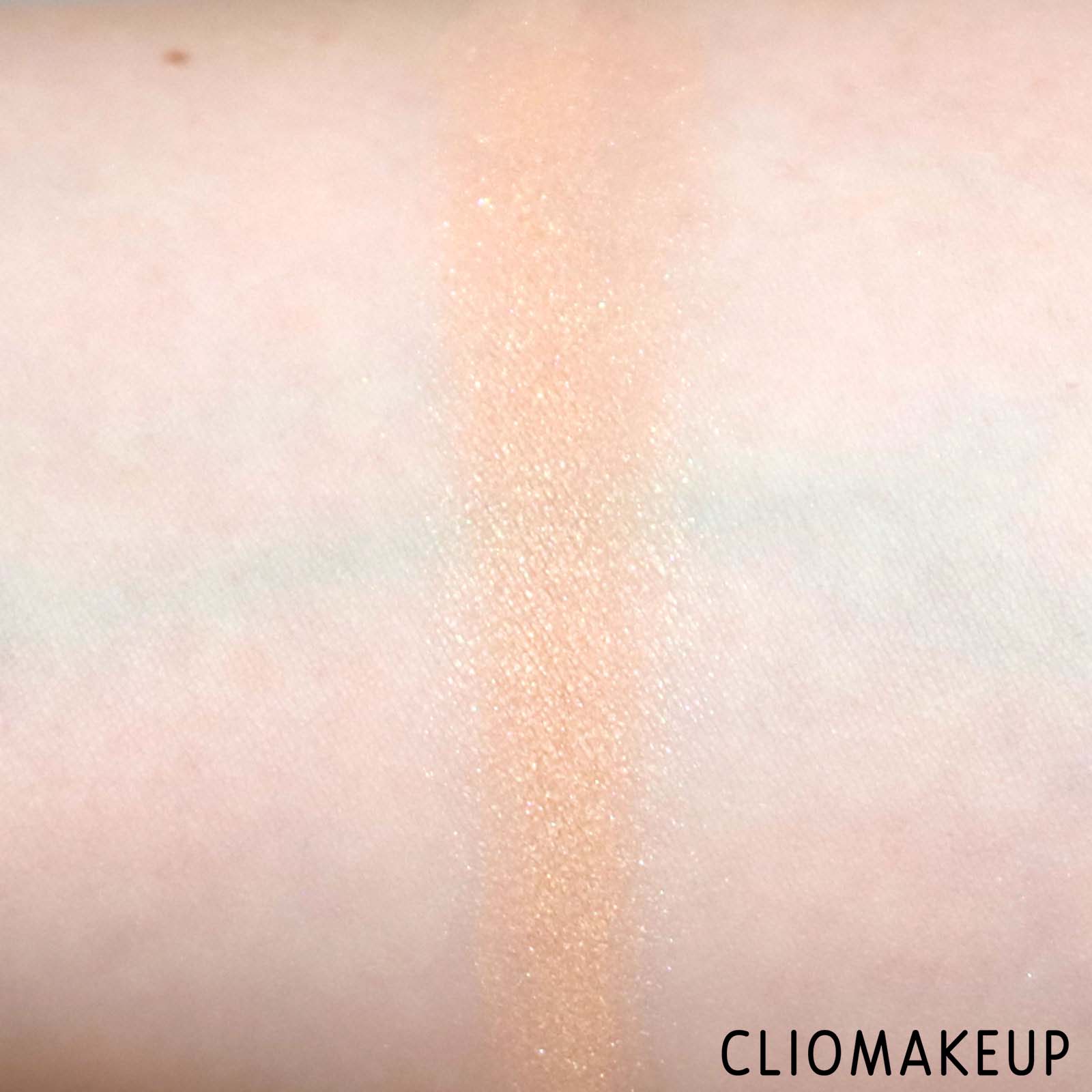 cliomakeup-recensione-too-faced-dew-you-loose-setting-powder-6