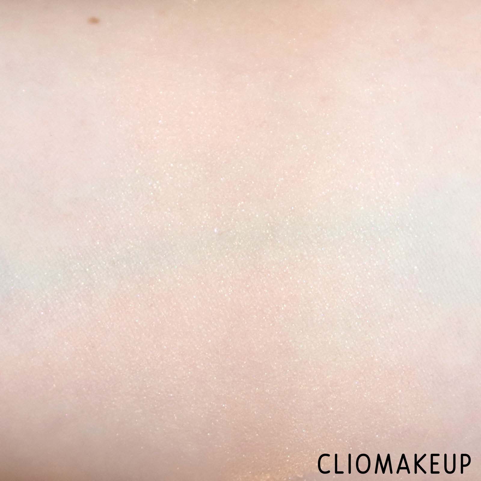 cliomakeup-recensione-too-faced-dew-you-loose-setting-powder-8