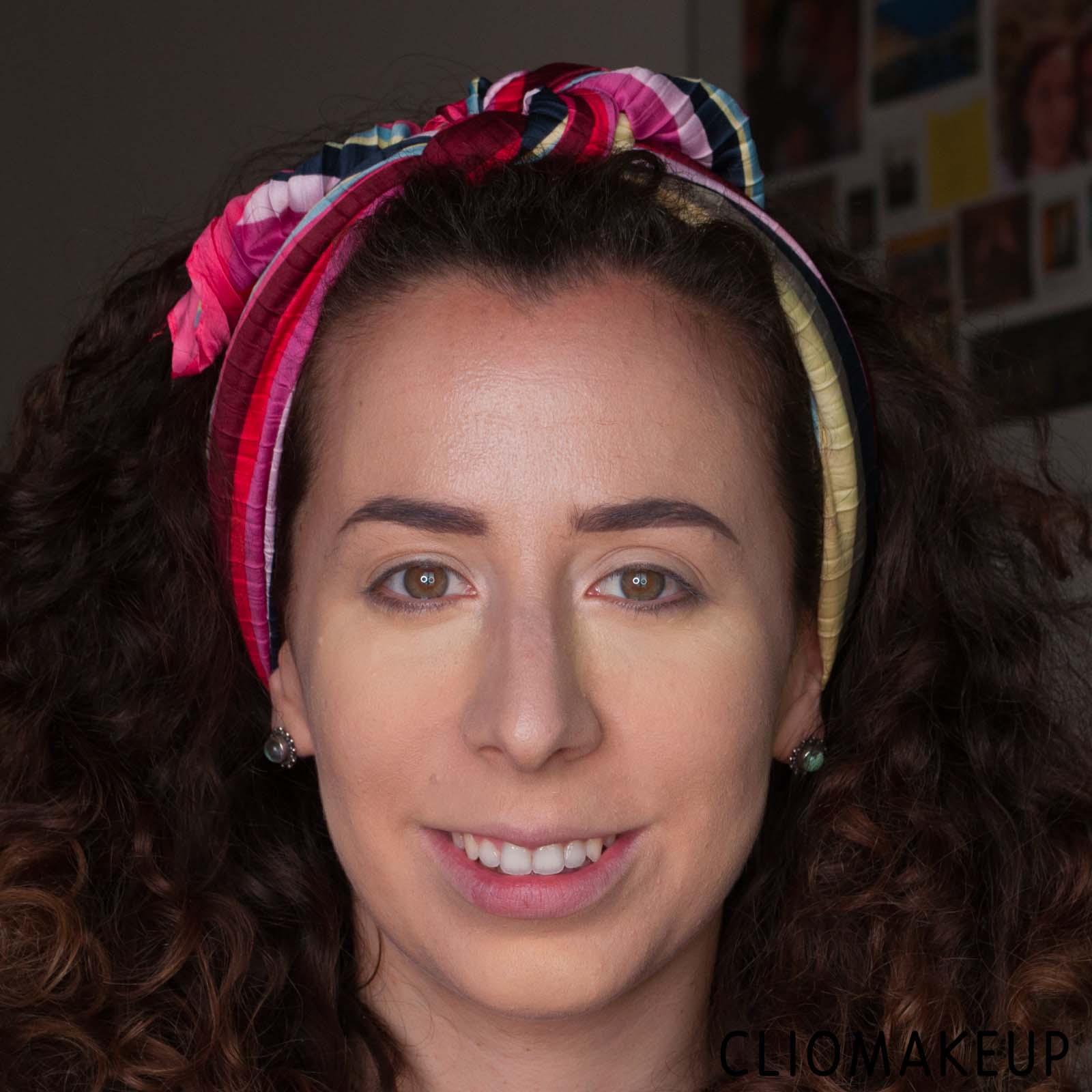 cliomakeup-recensione-cipria-makeup-revolution-luxury-powder-banana-11