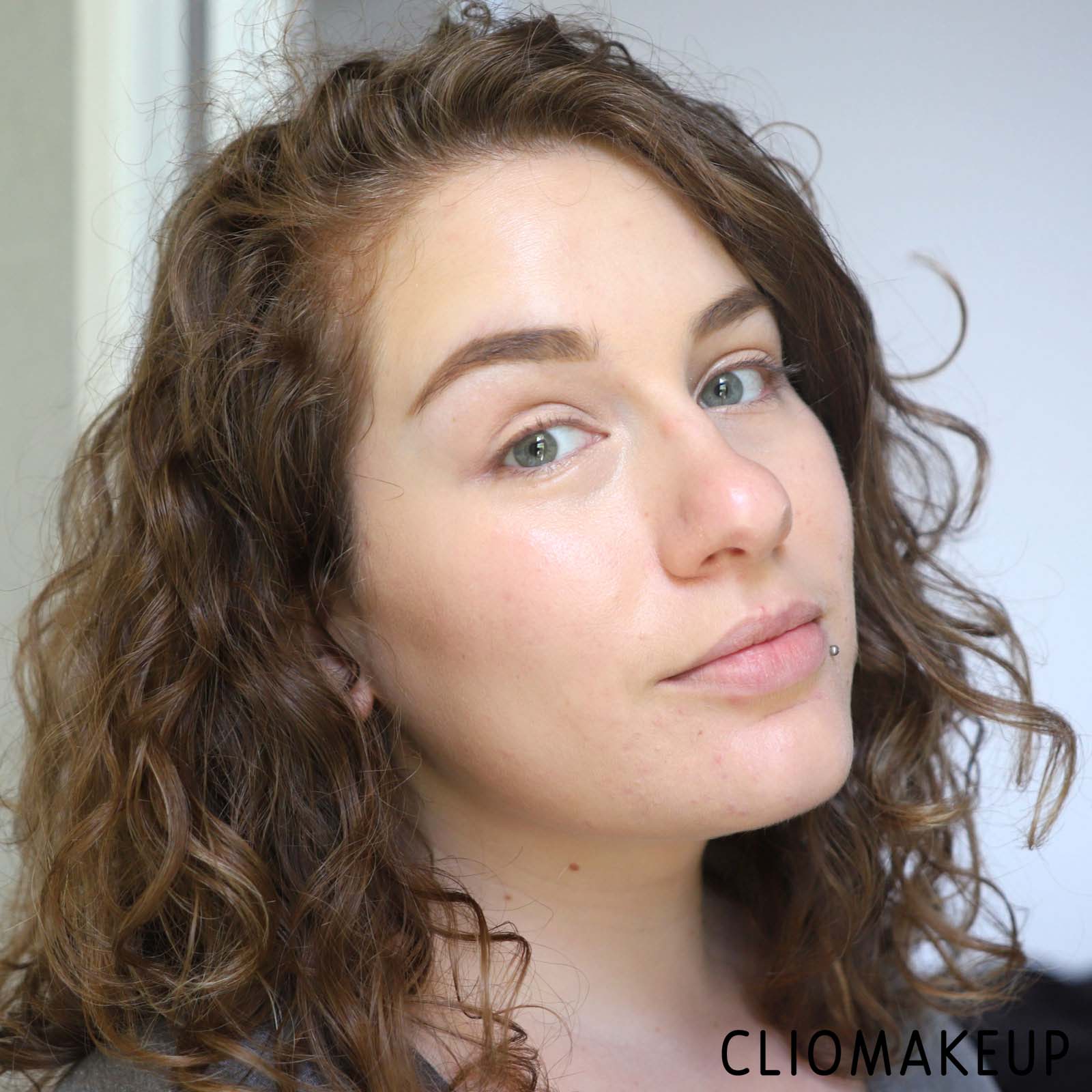 cliomakeup-recensione-cipria-marc-jacobs-accomplice-instant-bluring-beauty-powder-10