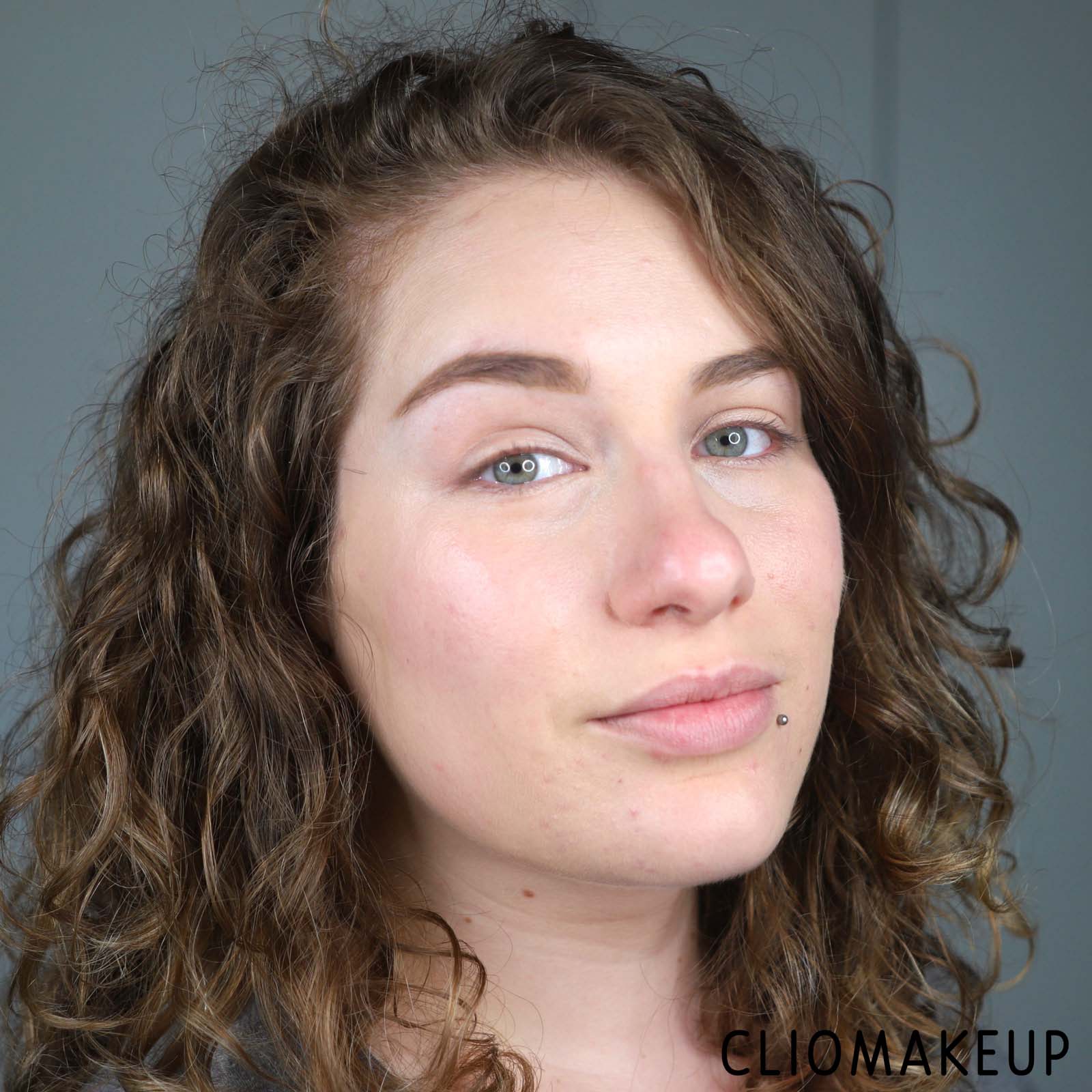 cliomakeup-recensione-cipria-marc-jacobs-accomplice-instant-bluring-beauty-powder-11