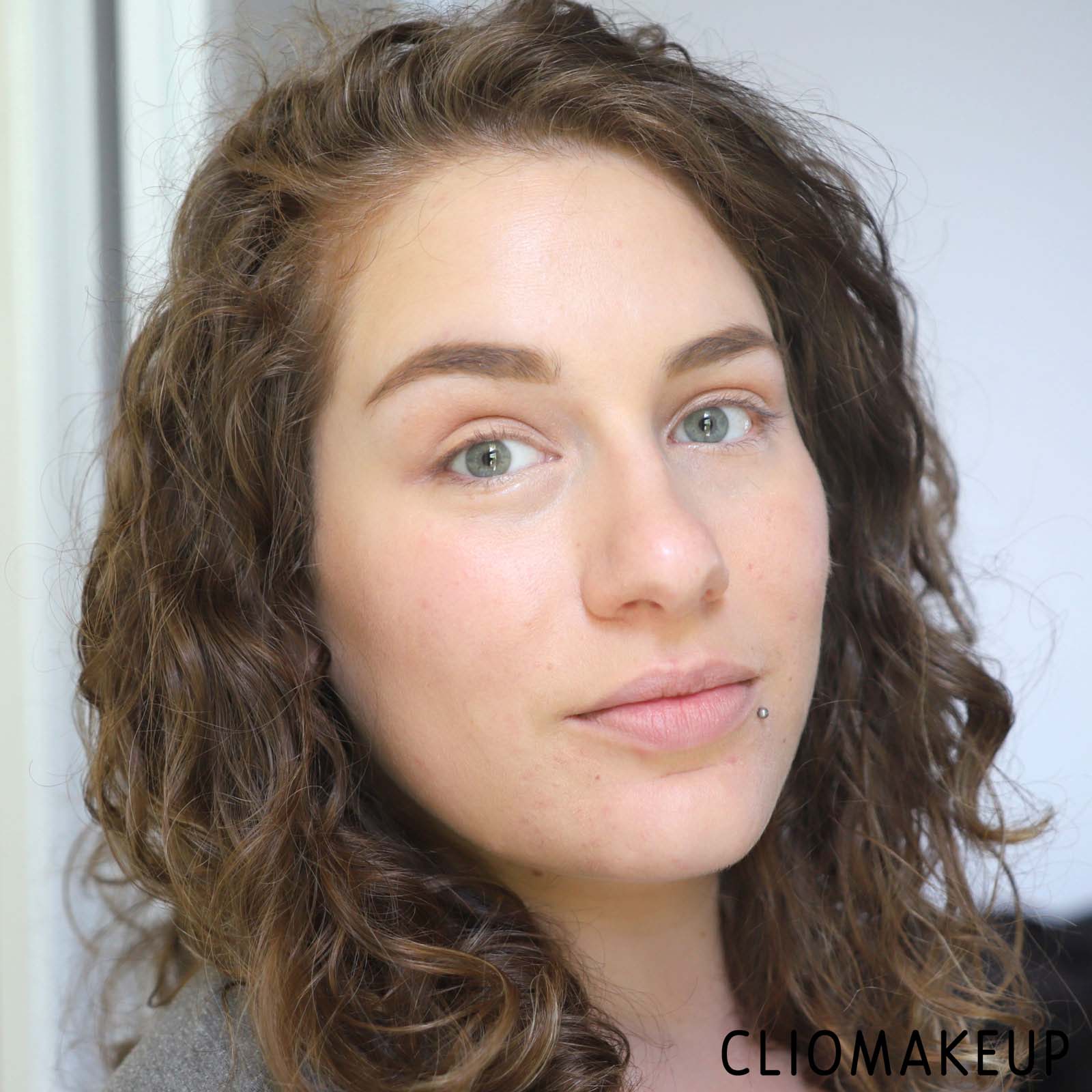 cliomakeup-recensione-cipria-marc-jacobs-accomplice-instant-bluring-beauty-powder-12