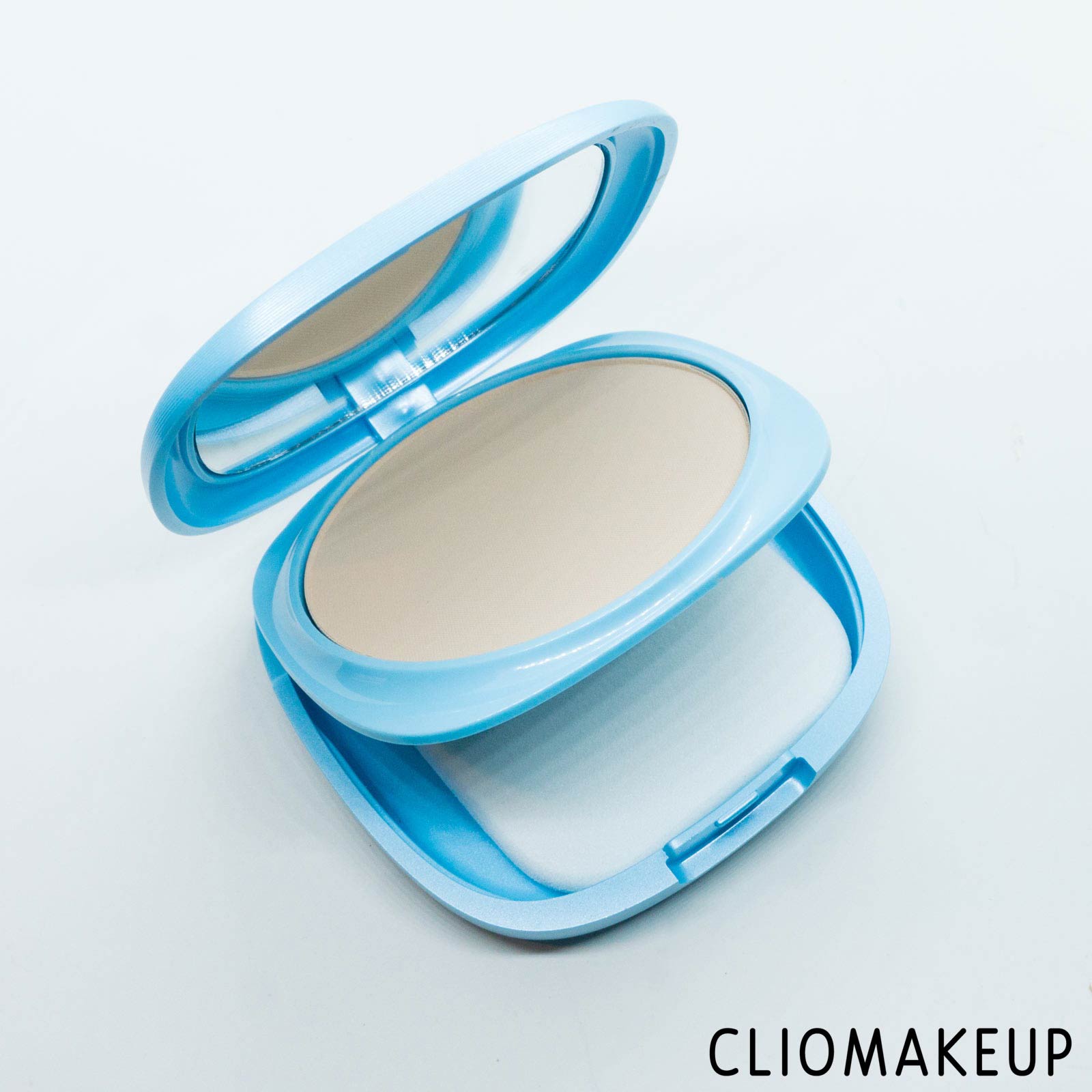 cliomakeup-recensione-fondotinta-kiko-ocean-feel-powder-foundation-5
