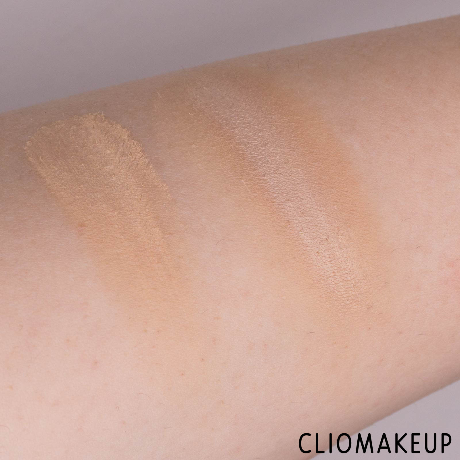 cliomakeup-recensione-fondotinta-kiko-ocean-feel-powder-foundation-7