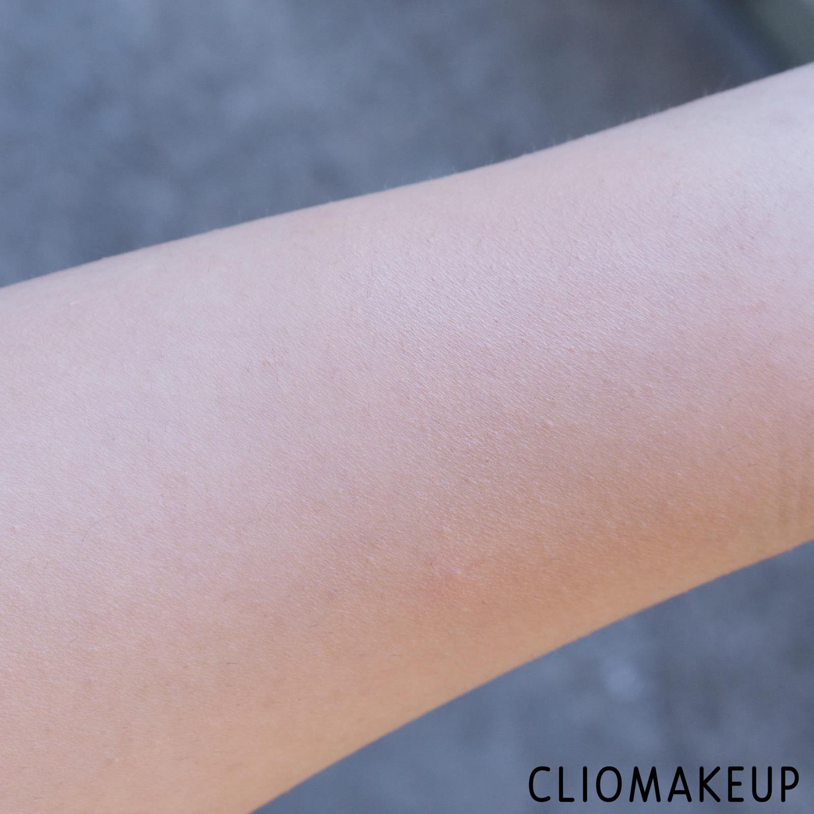 cliomakeup-recensione-fondotinta-kiko-ocean-feel-powder-foundation-8