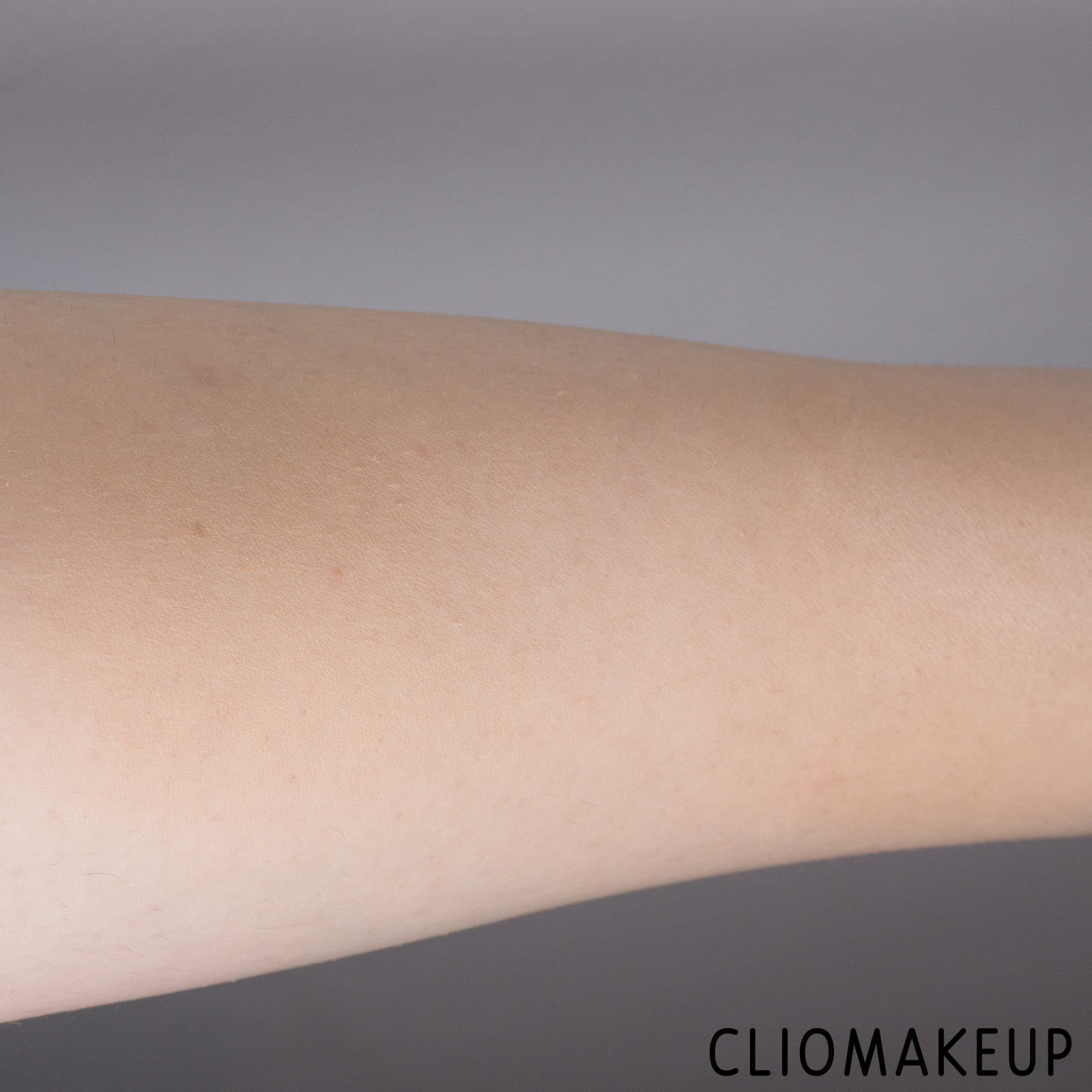 cliomakeup-recensione-fondotinta-kiko-ocean-feel-powder-foundation-9