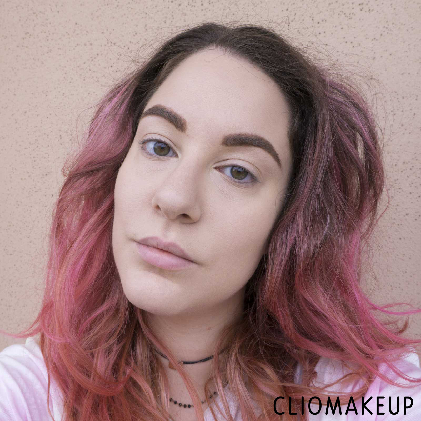 cliomakeup-recensione-cipria-marc-jacobs-finish-line-perfecting-coconut-setting-powder-10