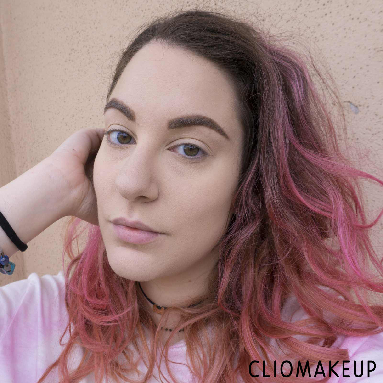 cliomakeup-recensione-cipria-marc-jacobs-finish-line-perfecting-coconut-setting-powder-12